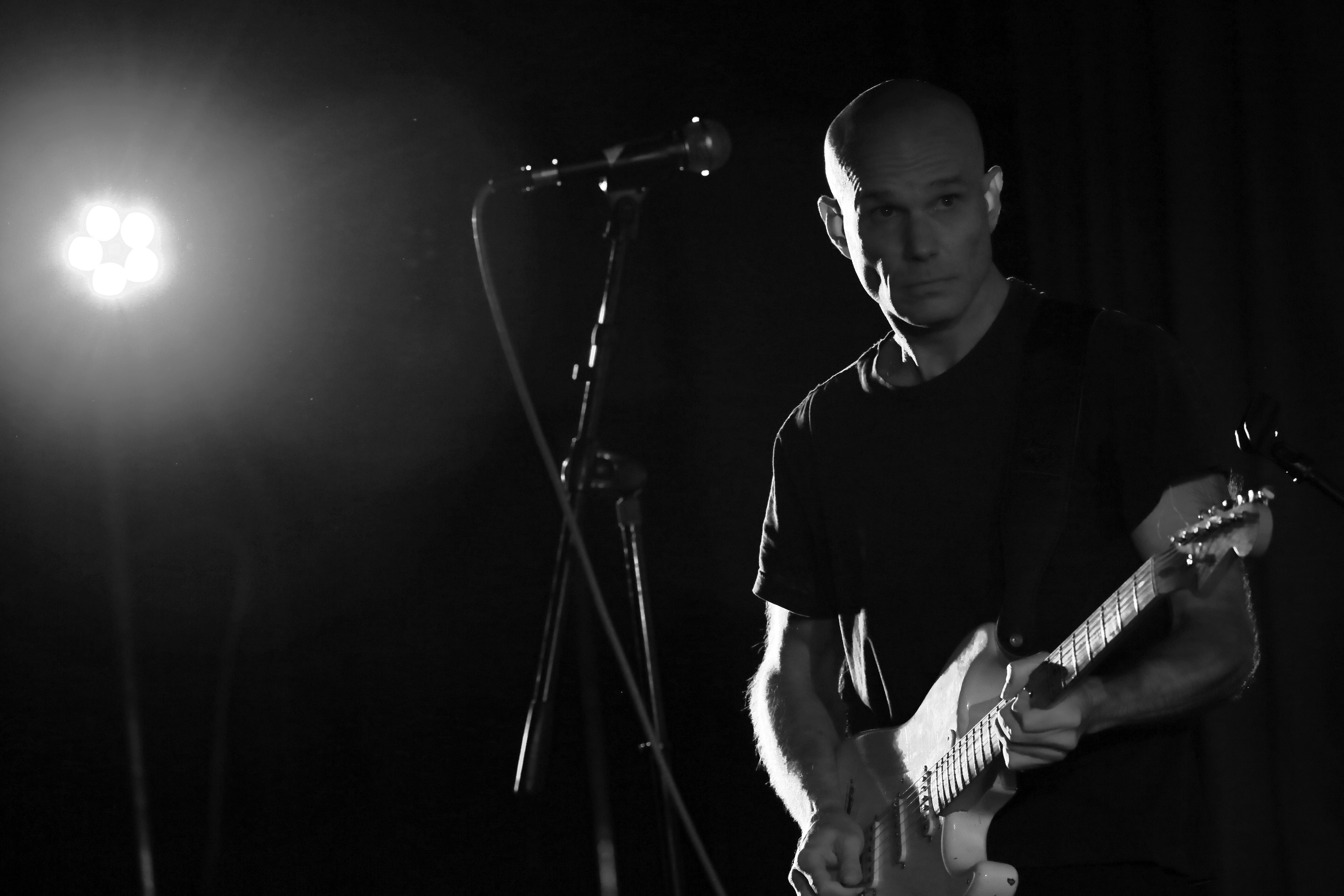 L'acteur chante et joue de la guitare lors du Twin Peaks UK Festival, le 7 octobre 2017 à Londres, en Angleterre | Source : Getty Images