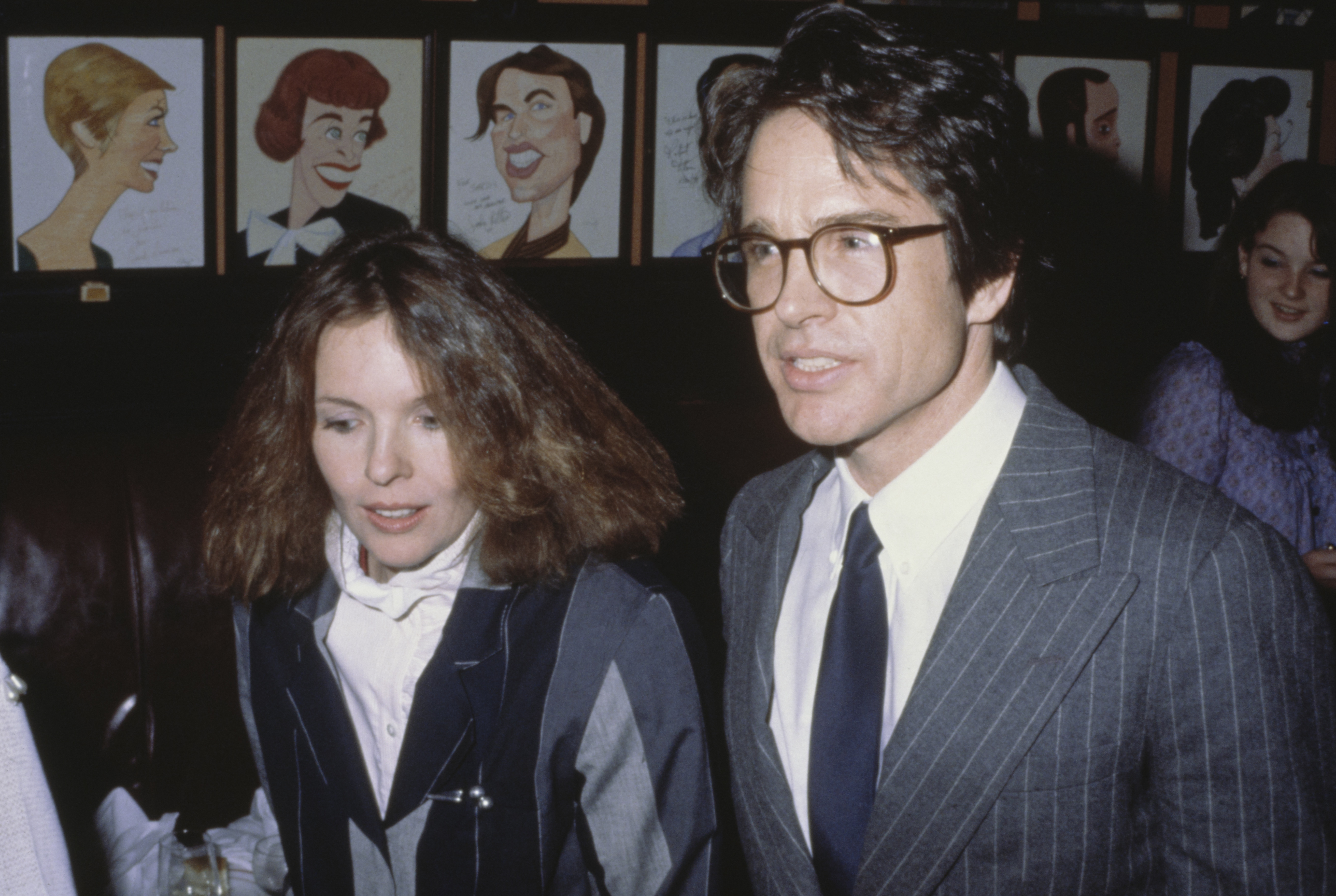 Diane Keaton et Warren Beatty assistent à la 47e cérémonie des New York Film Critics Circle Awards, qui s'est tenue au restaurant Sardi's à New York, le 31 janvier 1982 | Source : Getty Images