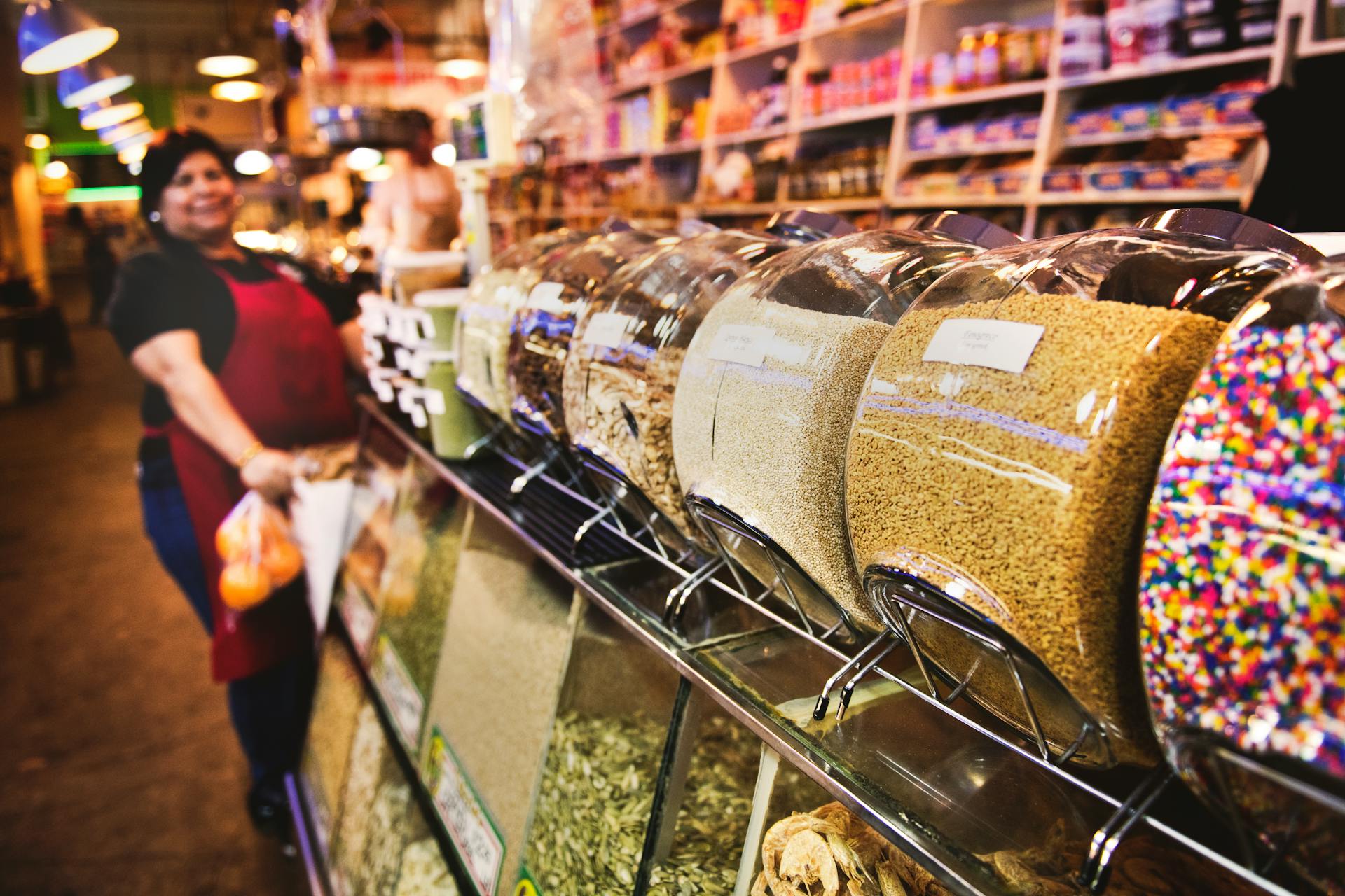 Une femme travaillant dans un supermarché | Source : Pexels