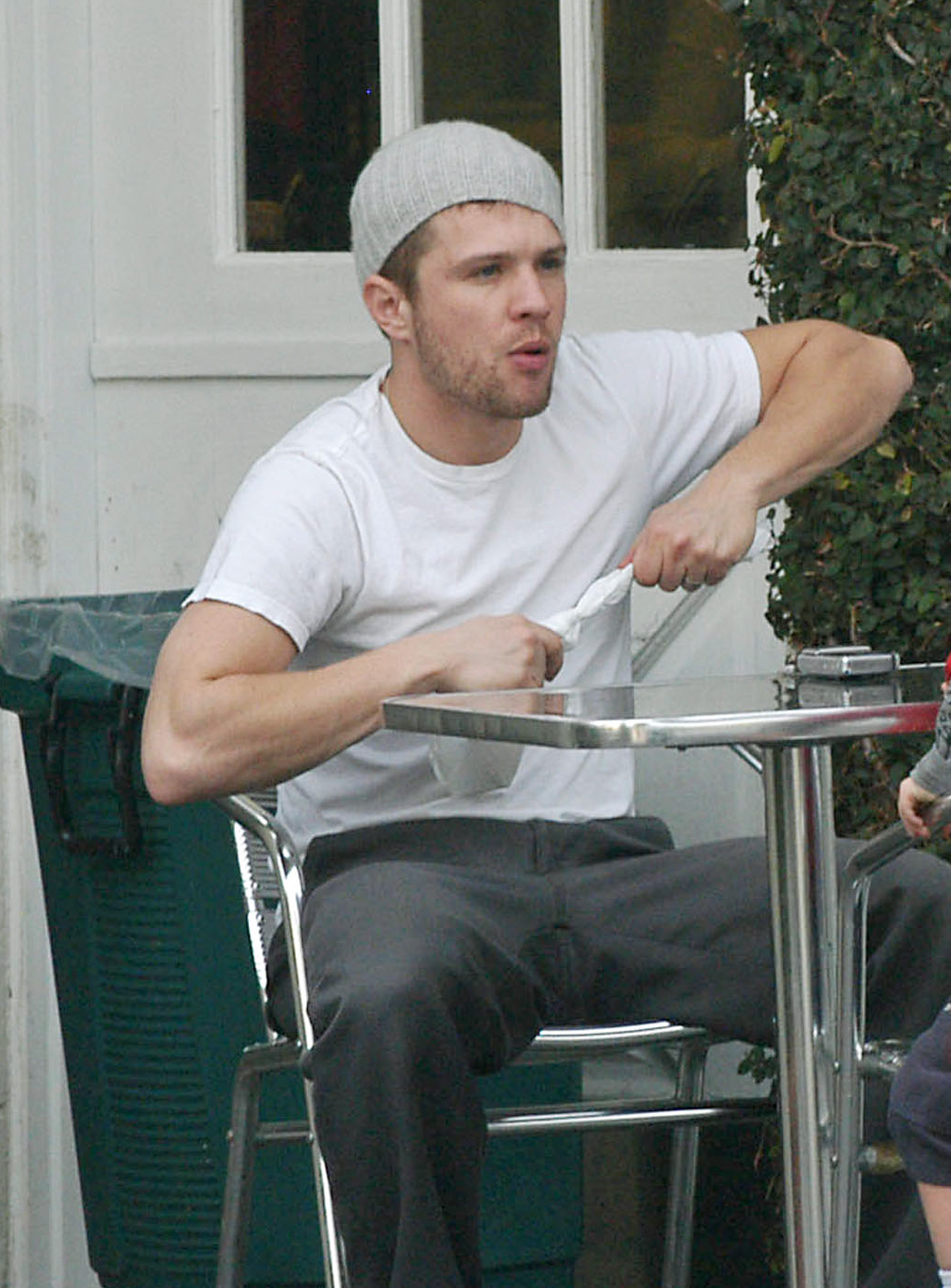 Ryan Phillippe repéré le 26 février 2006 à Los Angeles, Californie. | Source : Getty Images
