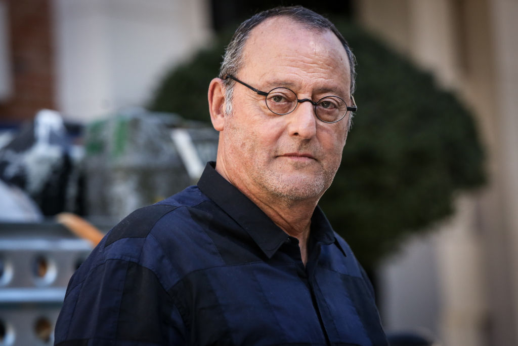 Jean Reno participe à la séance photo « 4 Latas » à l'hôtel Santo Mauro le 27 février 2019 à Madrid, Espagne. | Source : Getty Images