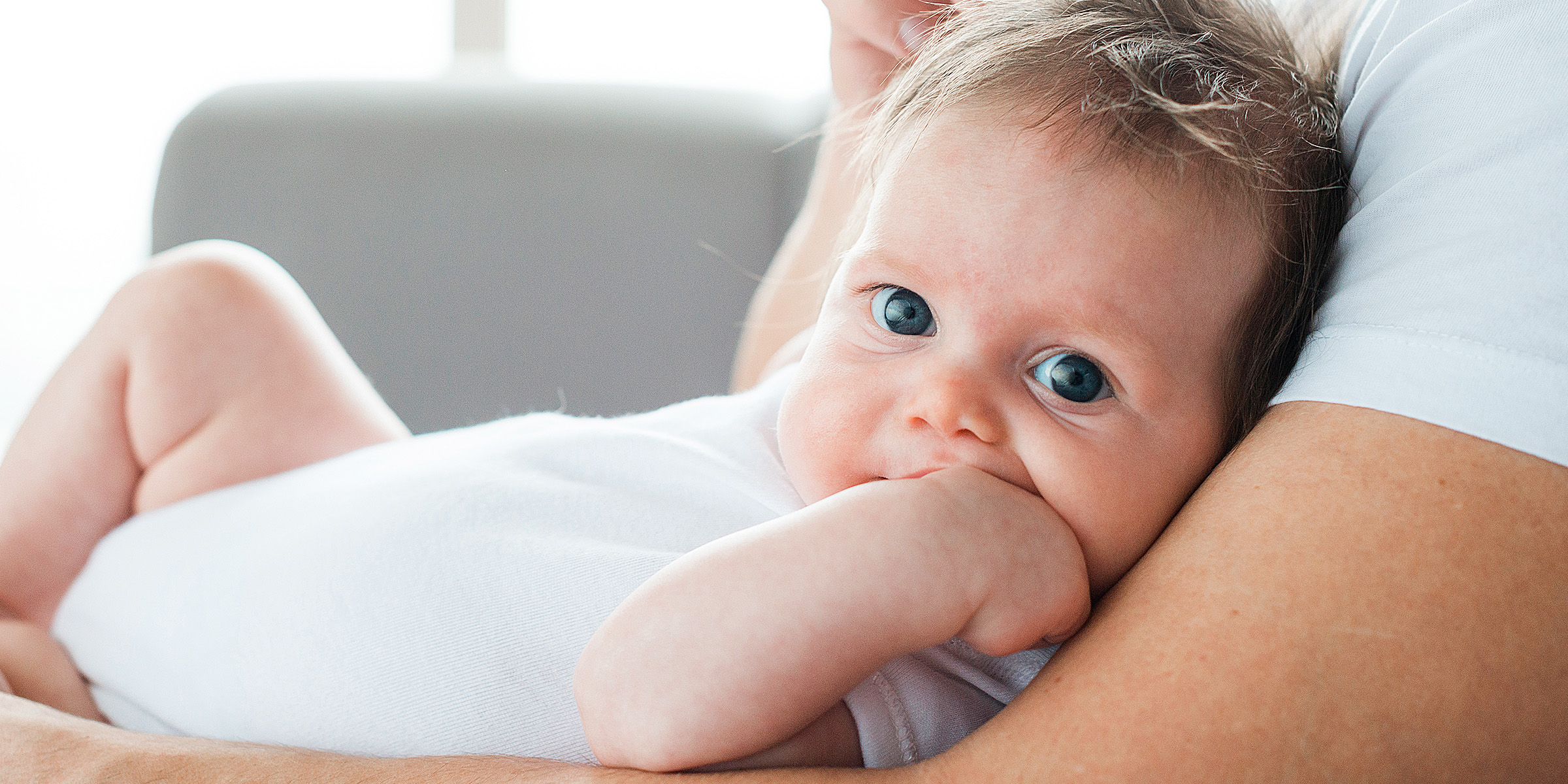 Gros plan sur un bébé | Source : Freepik