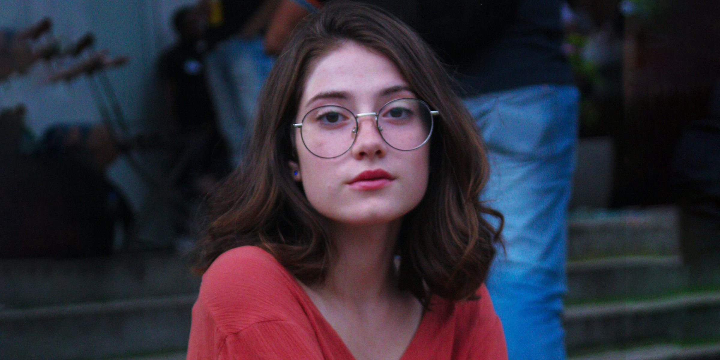 Une adolescente avec des lunettes | Source : Pexels