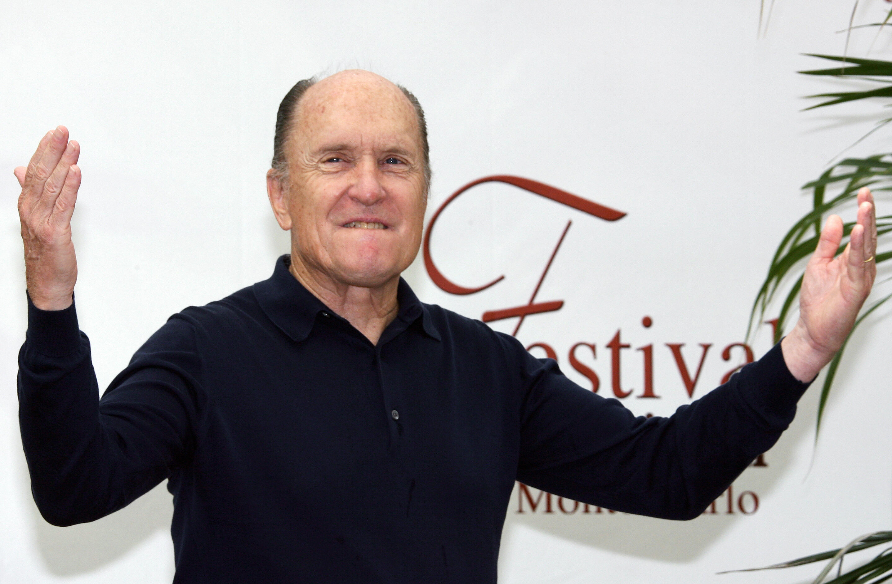 Robert Duvall pose lors d'une séance photo pour la série télévisée « Broken Trail » au 47e Festival de télévision de Monte-Carlo à Monaco, le 13 juin 2007 | Source : Getty Image