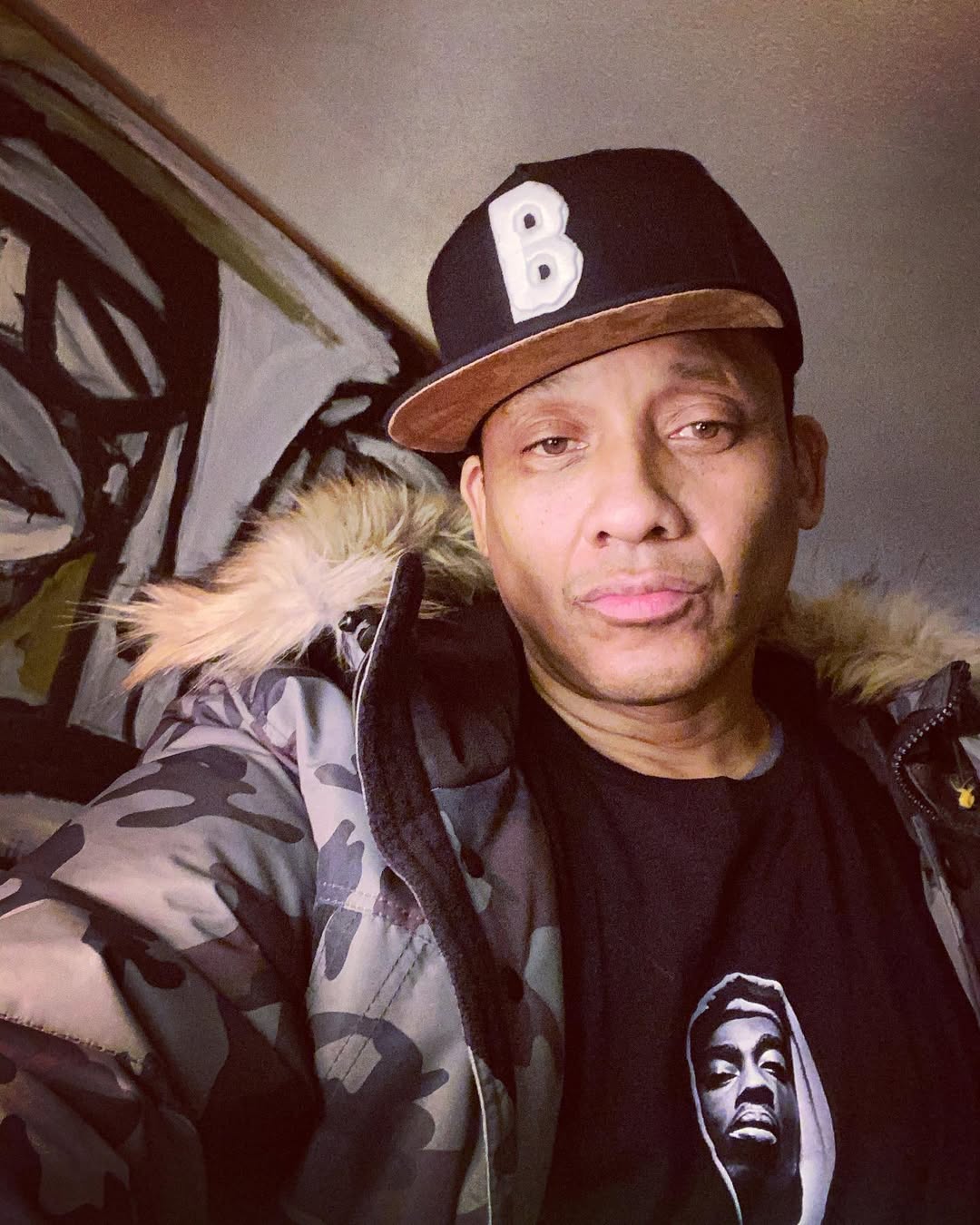 Le père de trois enfants pose pour un selfie, extrait d'un post daté du 8 janvier 2021 | Source : Instagram/khalilkain