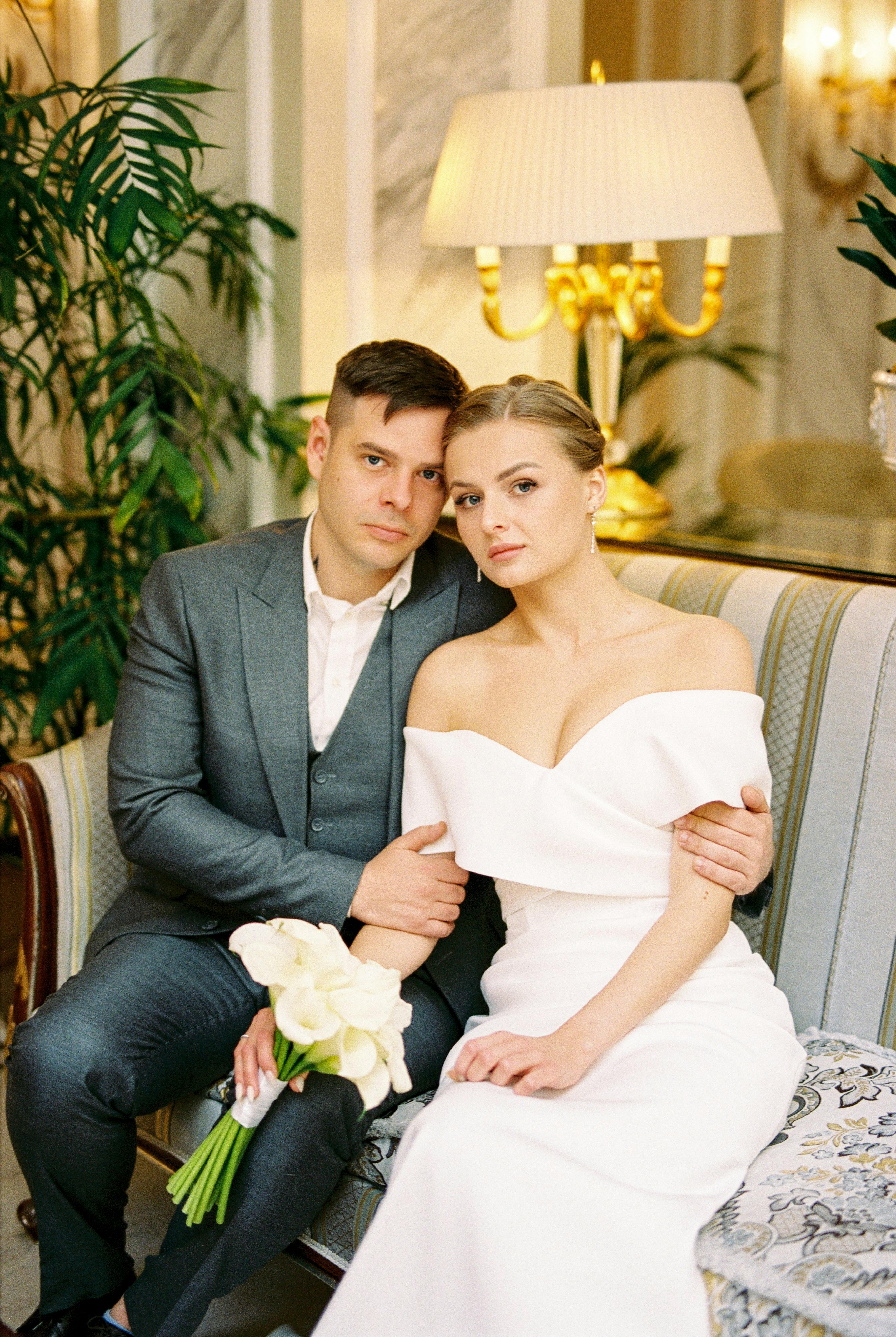 Un couple prenant la pose lors de son mariage | Source : Pexels