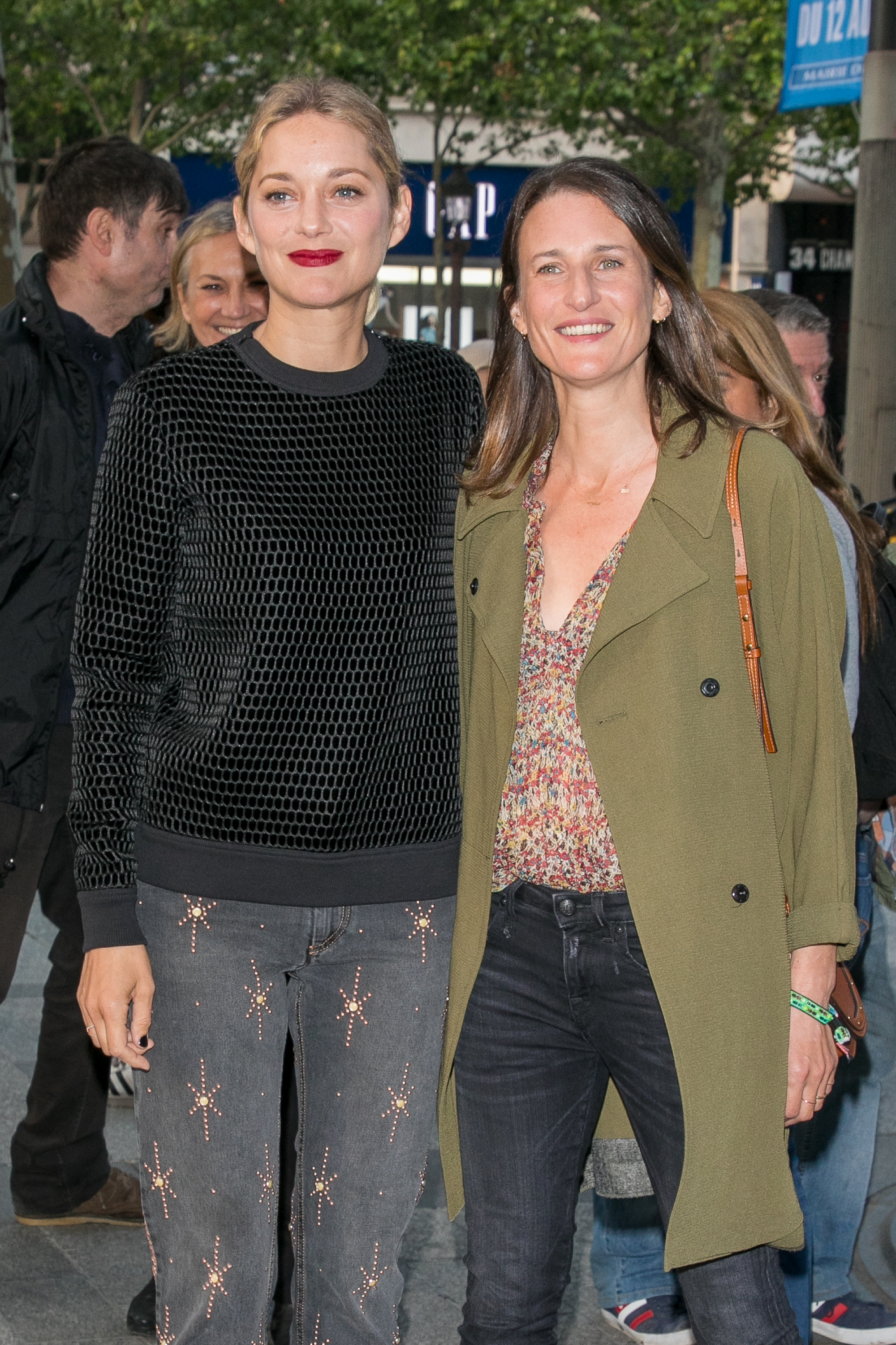 Les actrices Marion Cotillard et Camille Cottin assistent au 7e Festival du film des Champs-Élysées au cinéma Gaumont Marignan le 12 juin 2018 à Paris, France I Source : Getty Images