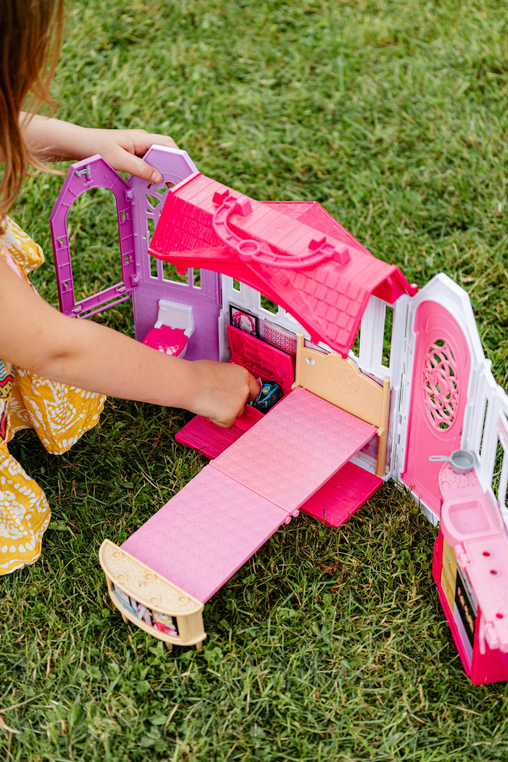 Une petite avec des jouets | Source : Pexels