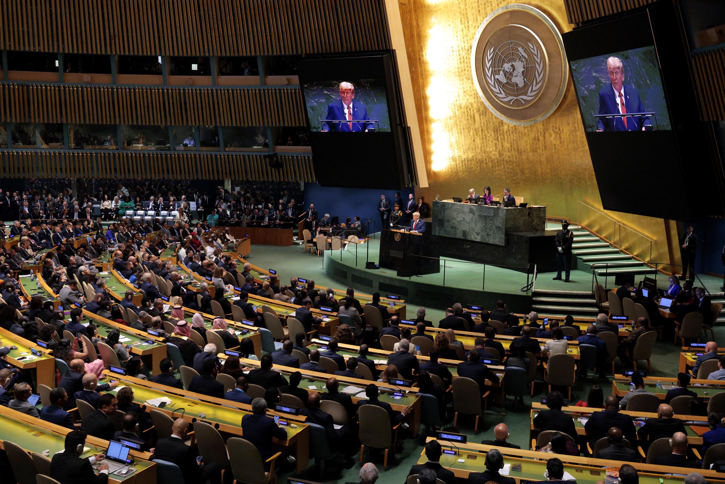 Donald Trump s'exprime lors de la 80e session de l'Assemblée générale des Nations unies (AGNU) au siège de l'ONU | Source : Getty Images