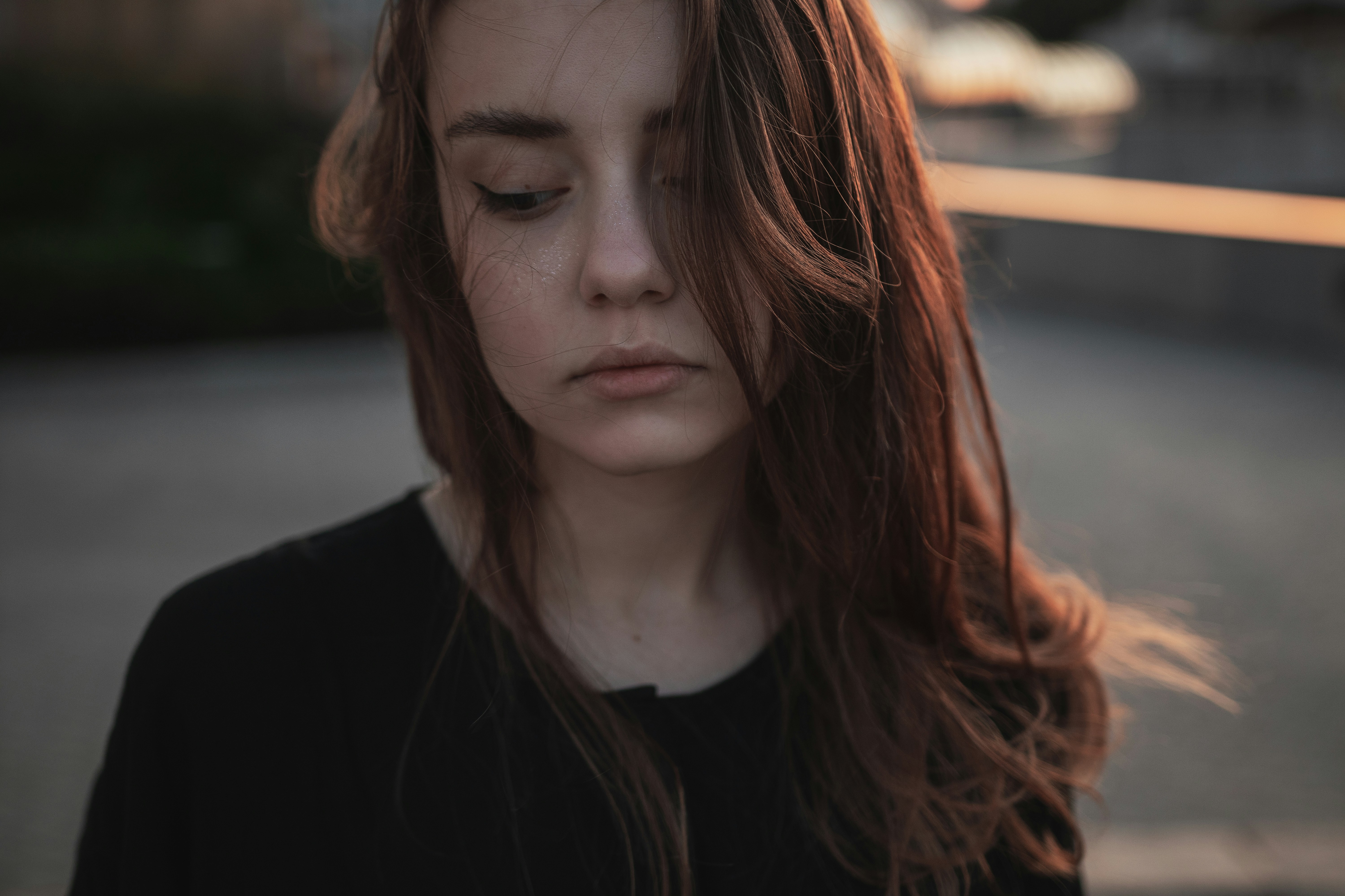 Une jeune femme bouleversée | Source : Unsplash