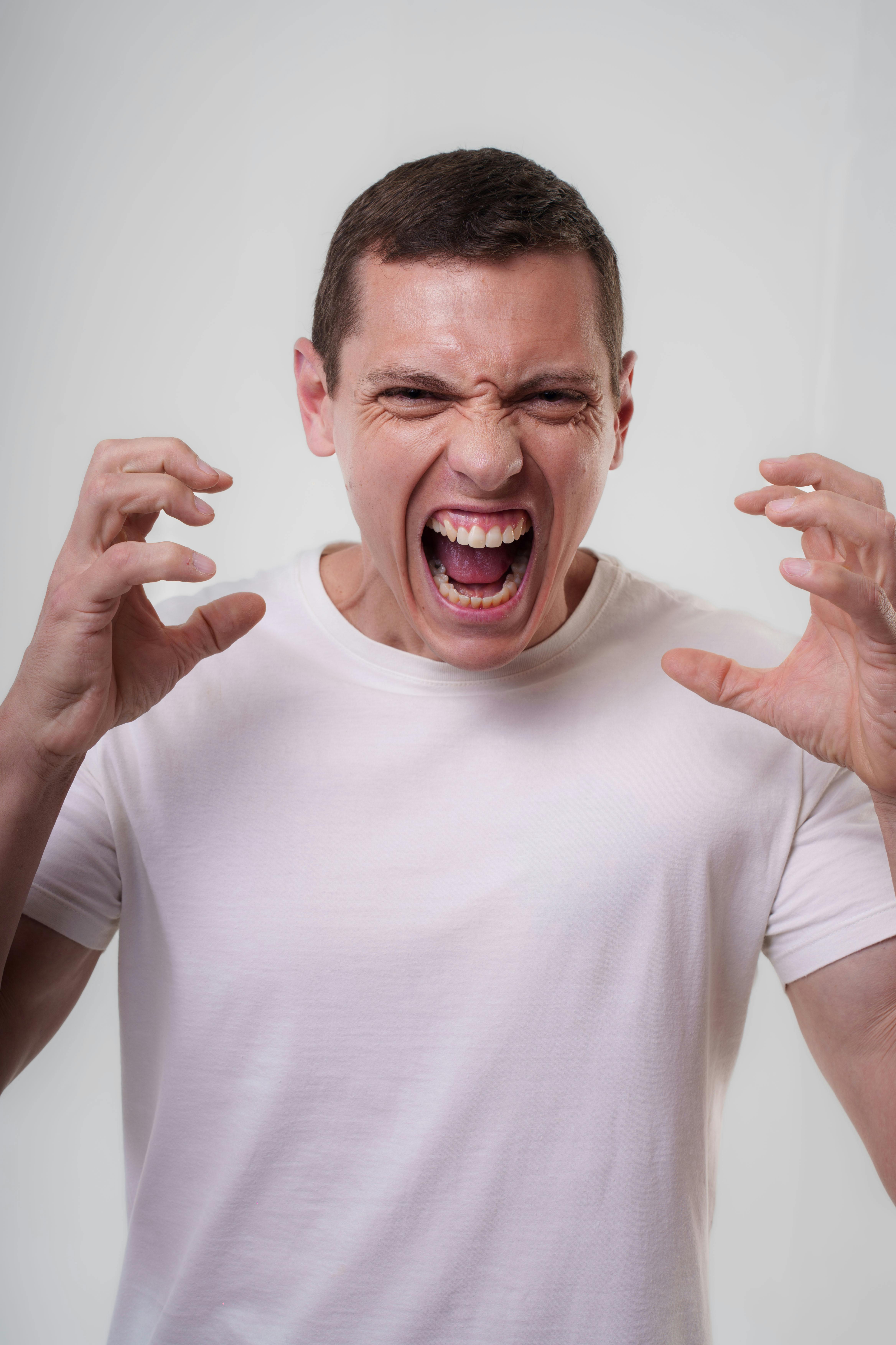Un homme en colère qui crie | Source : Pexels
