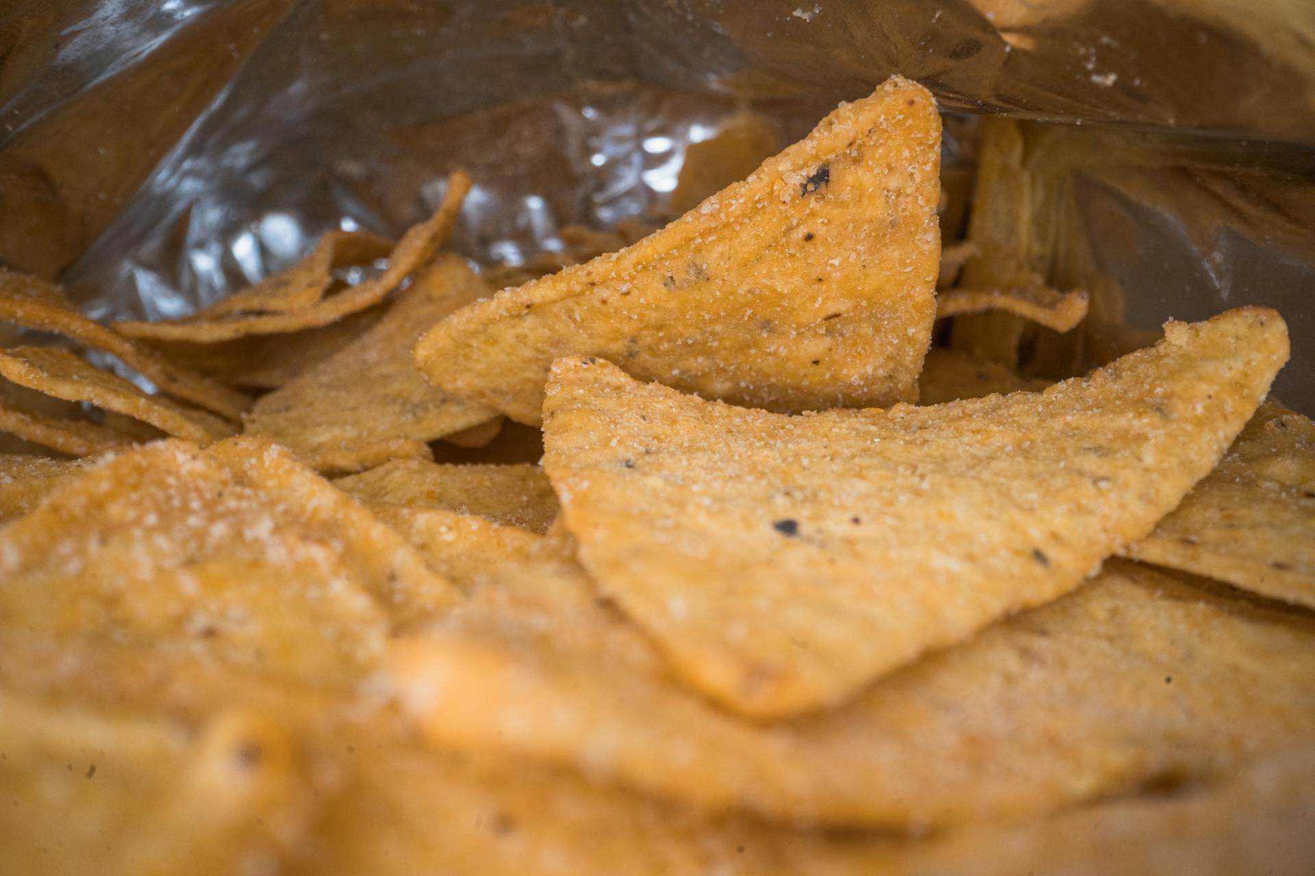 Un gros plan de chips | Source : Pexels