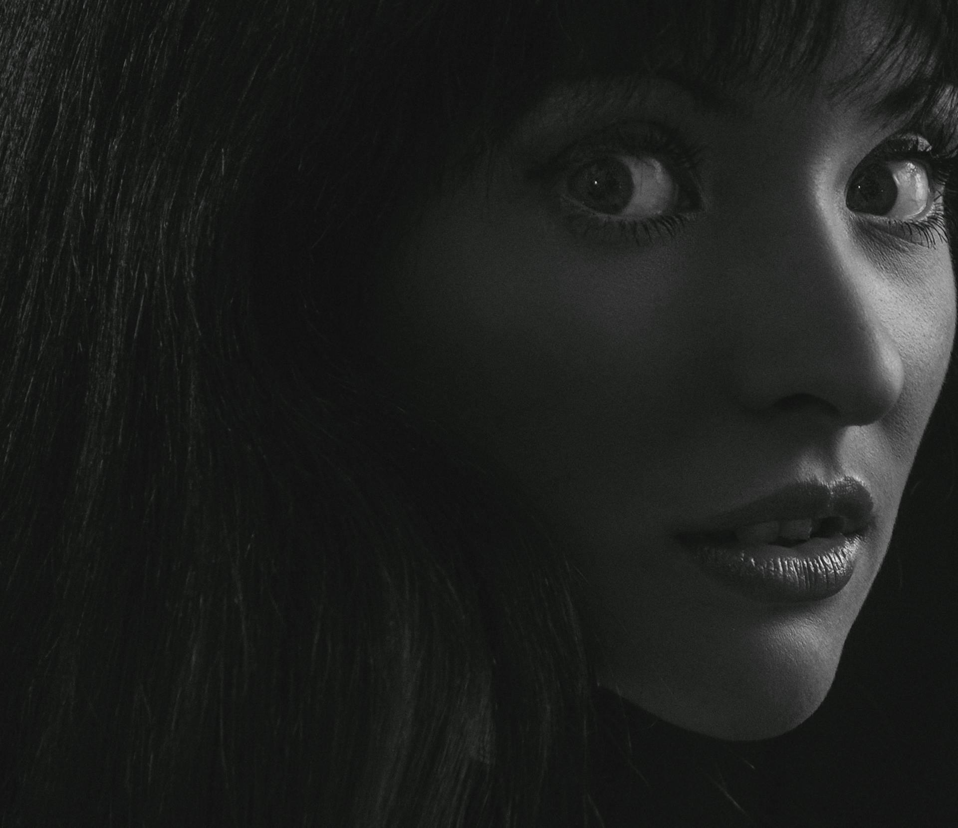 Une femme qui regarde fixement en état de choc | Source : Pexels