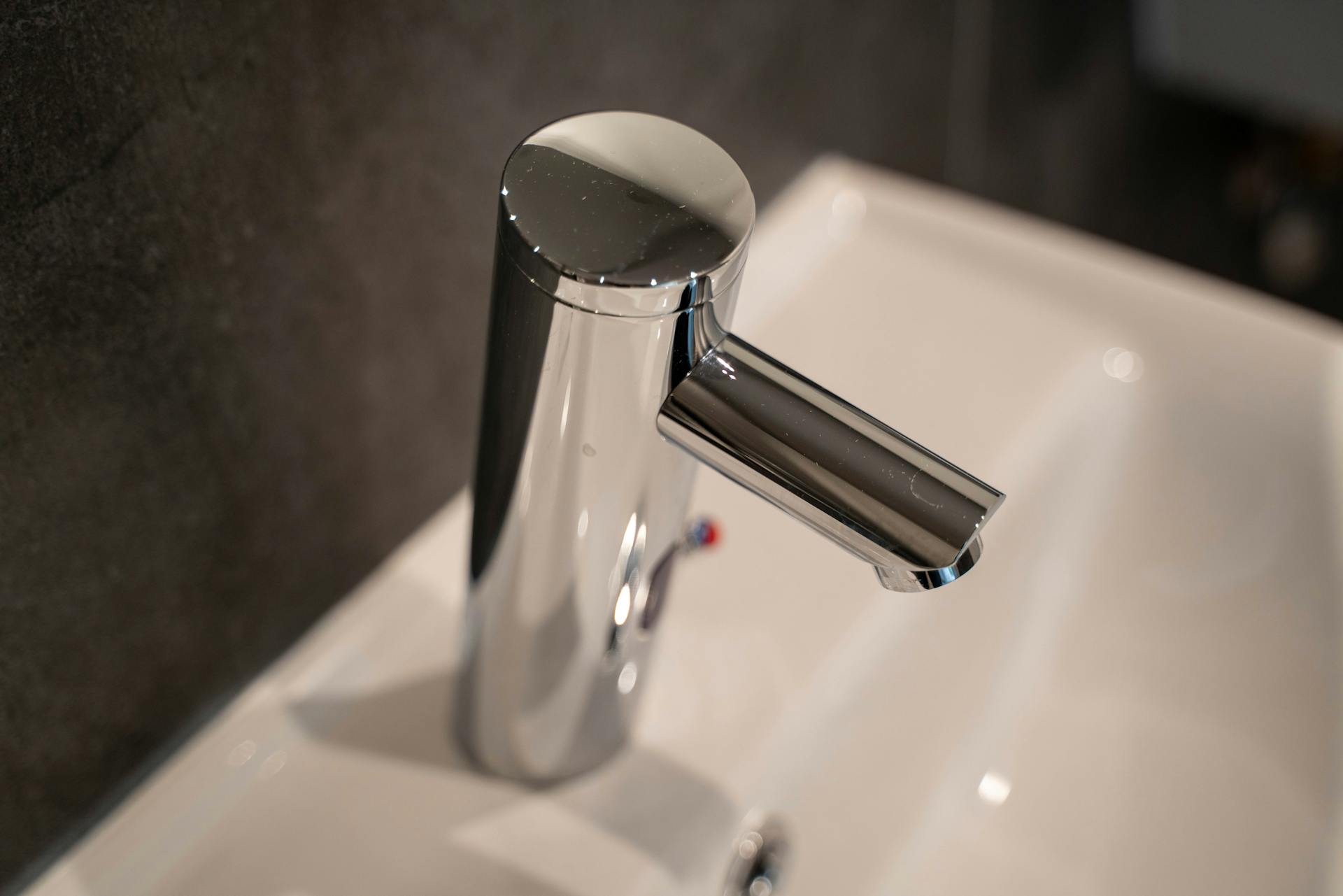 Un robinet de lavabo de salle de bain | Source : Pexels