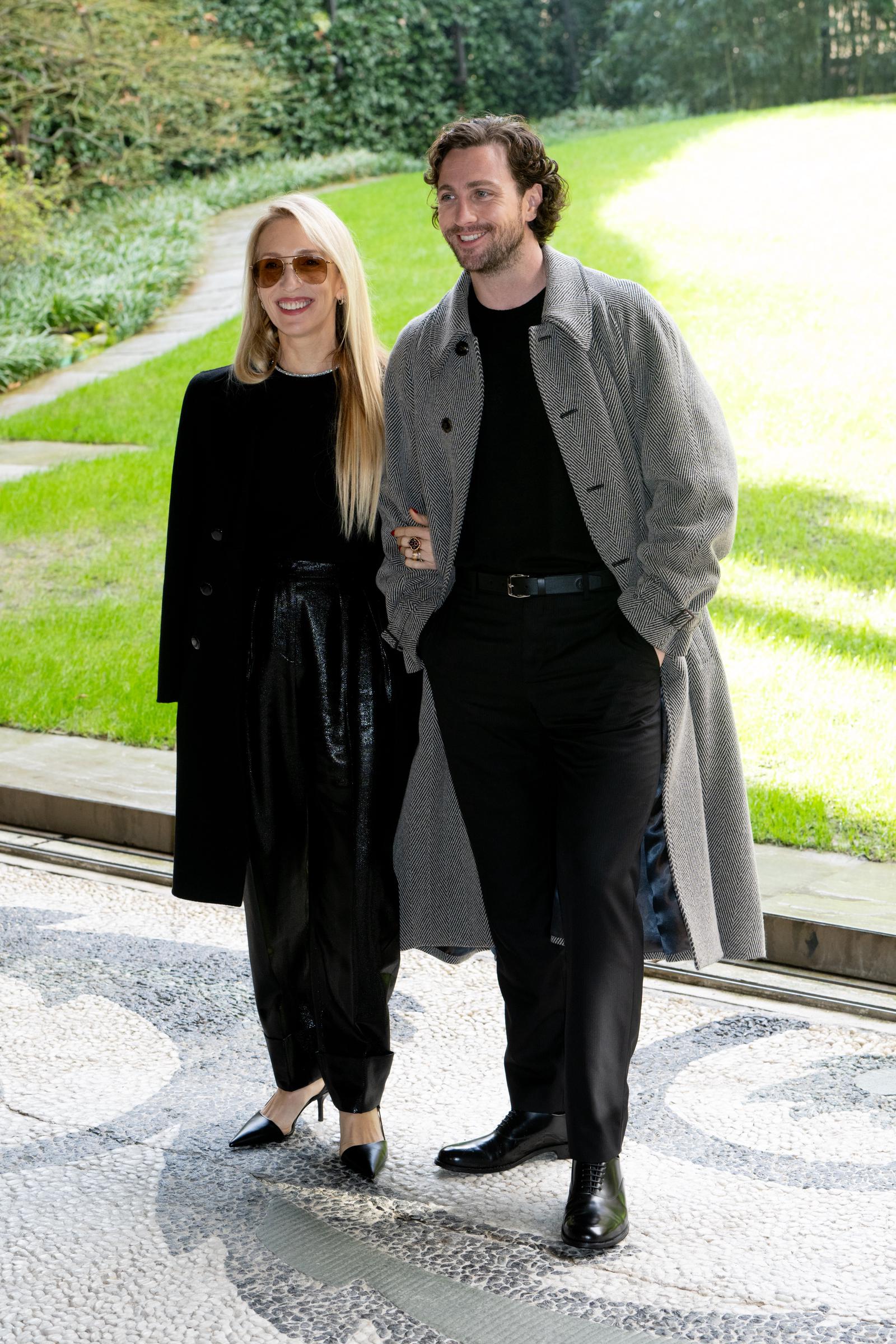 Sam et Aaron Taylor-Johnson au défilé de mode Giorgio Armani à Milan, en Italie, le 25 février 2024 | Source : Getty Images