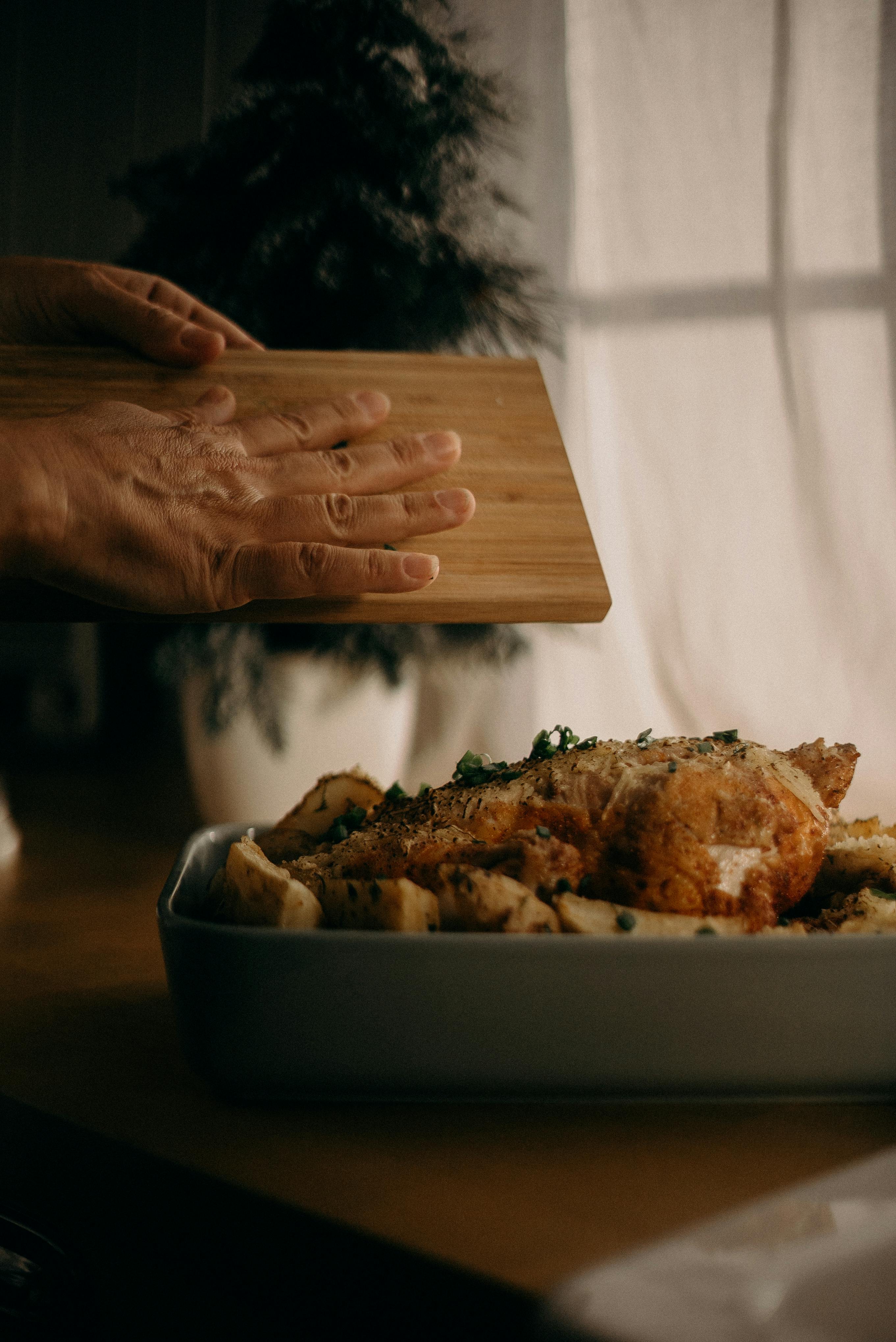 Poulet rôti dans une cocotte | Source : Pexels