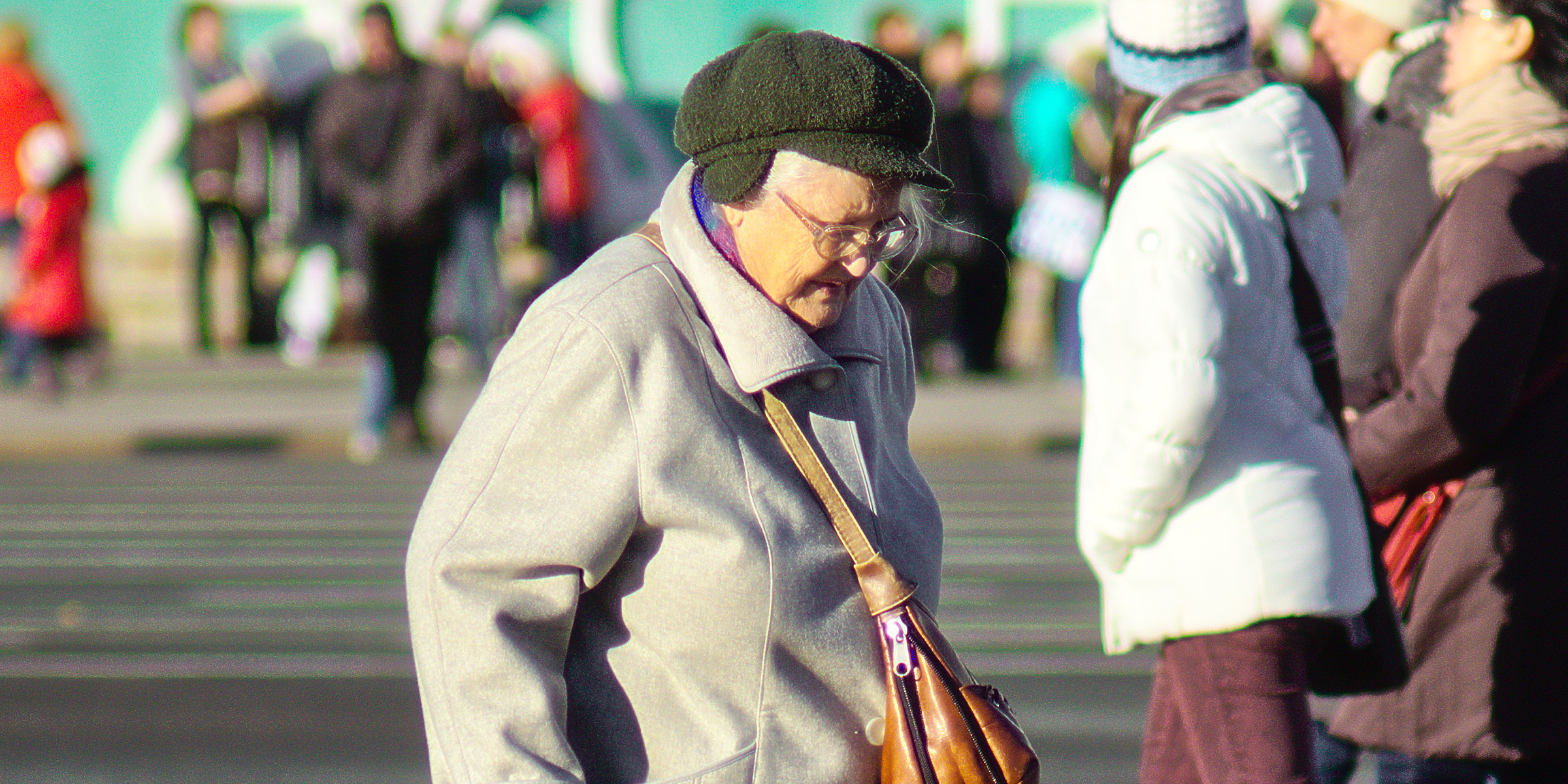 Une femme âgée triste | Source : Flickr