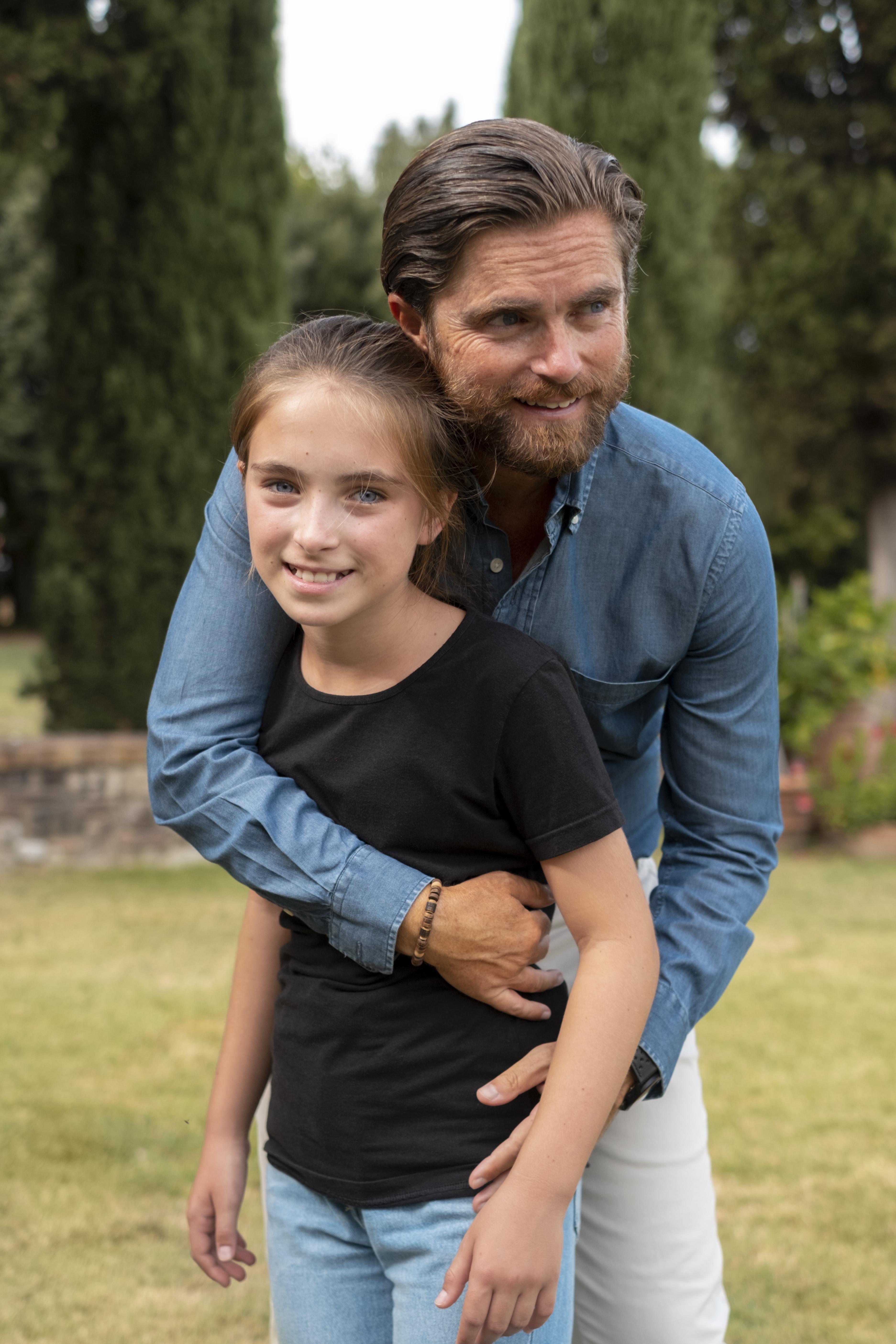Un père et une fille heureux | Source : Freepik