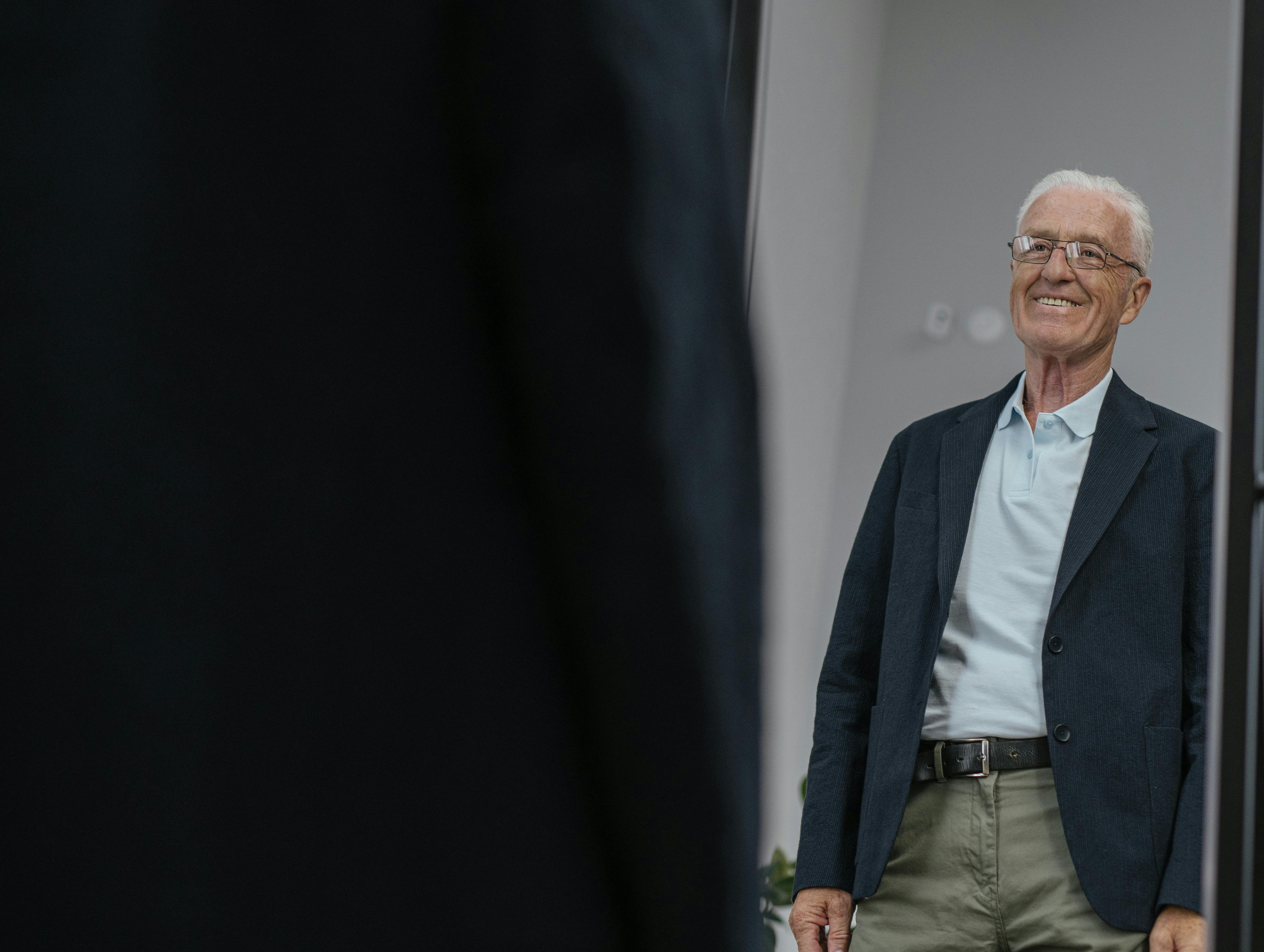 Un homme qui sourit | Source : Pexels