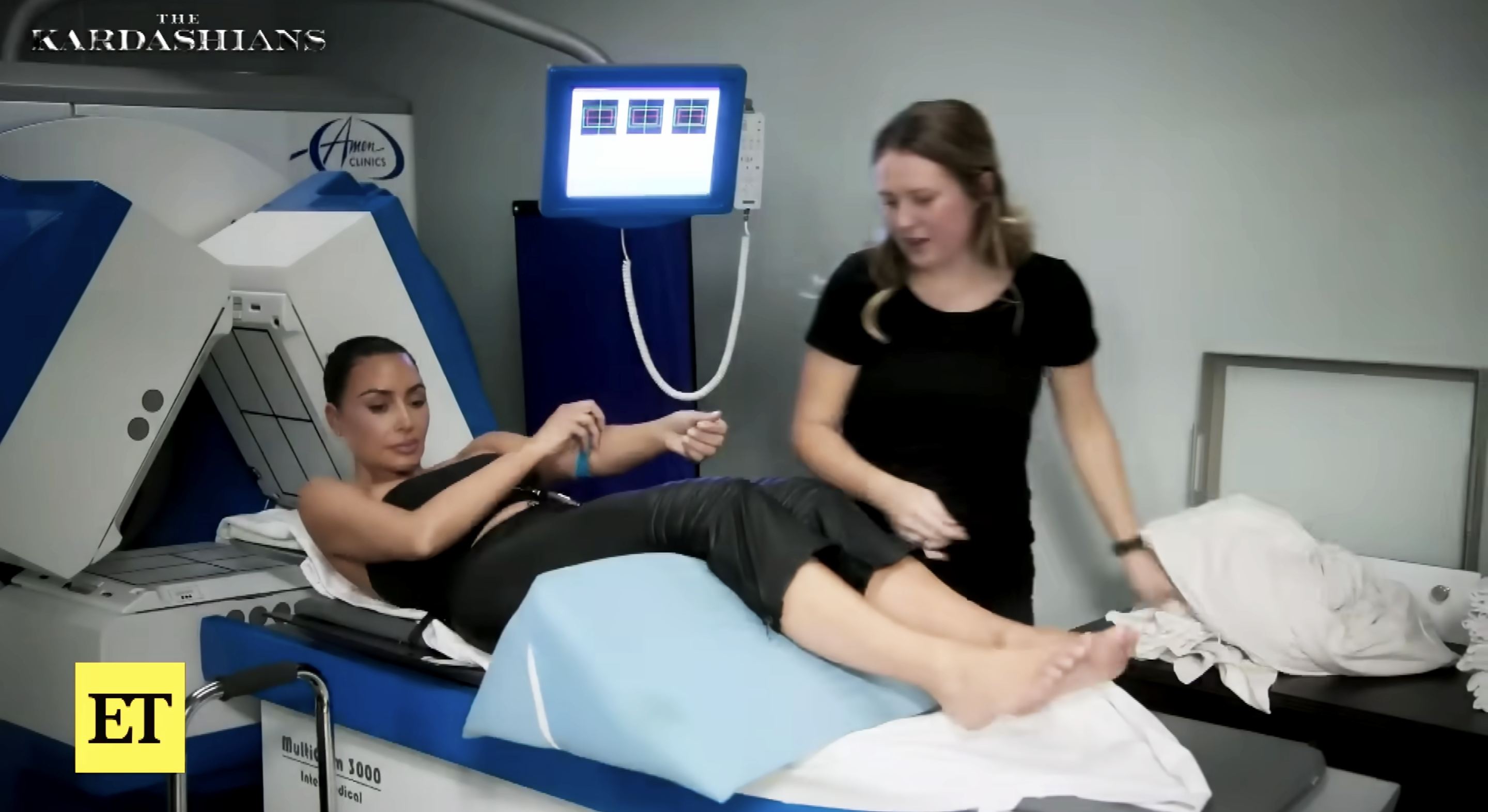 Kim Kardashian effectuant un examen médical à l'Amen Clinics, comme publié le 24 octobre 20255 | Source : YouTube/EntertainmentTonight