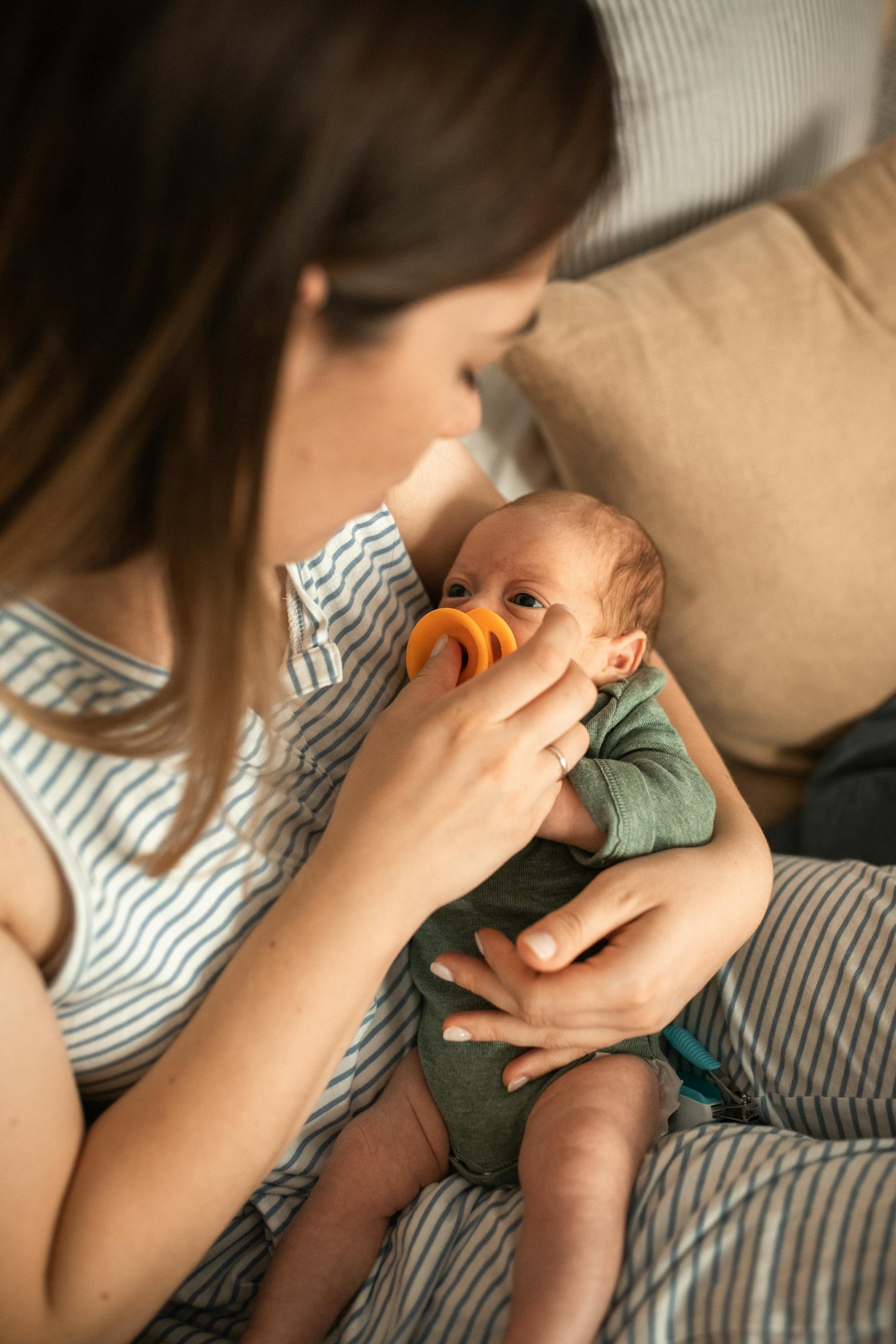 Une mère avec son bébé | Source : Pexels