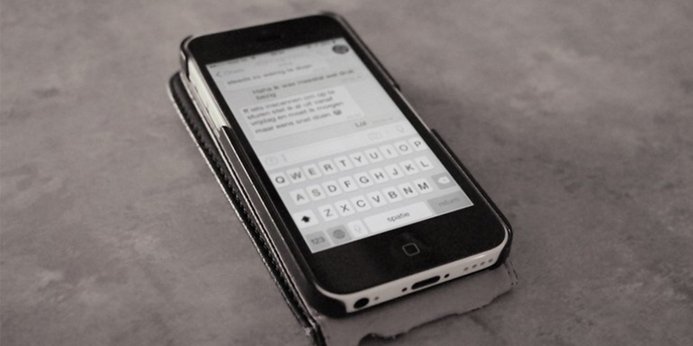Messages textuels sur un téléphone portable | Source : Flickr/StockyPics/Public Domain