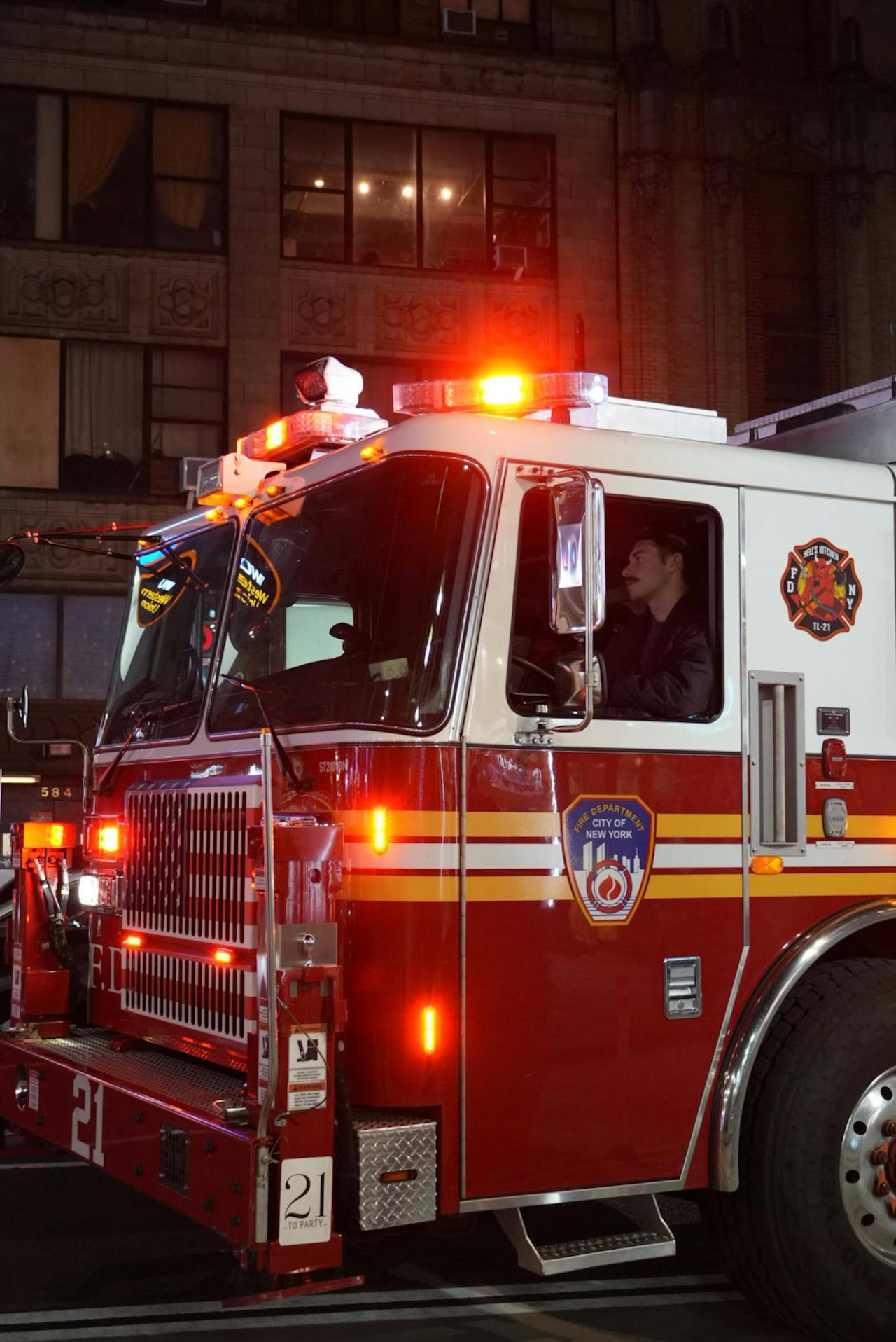 Pompiers dans leur camion | Source : Pexels