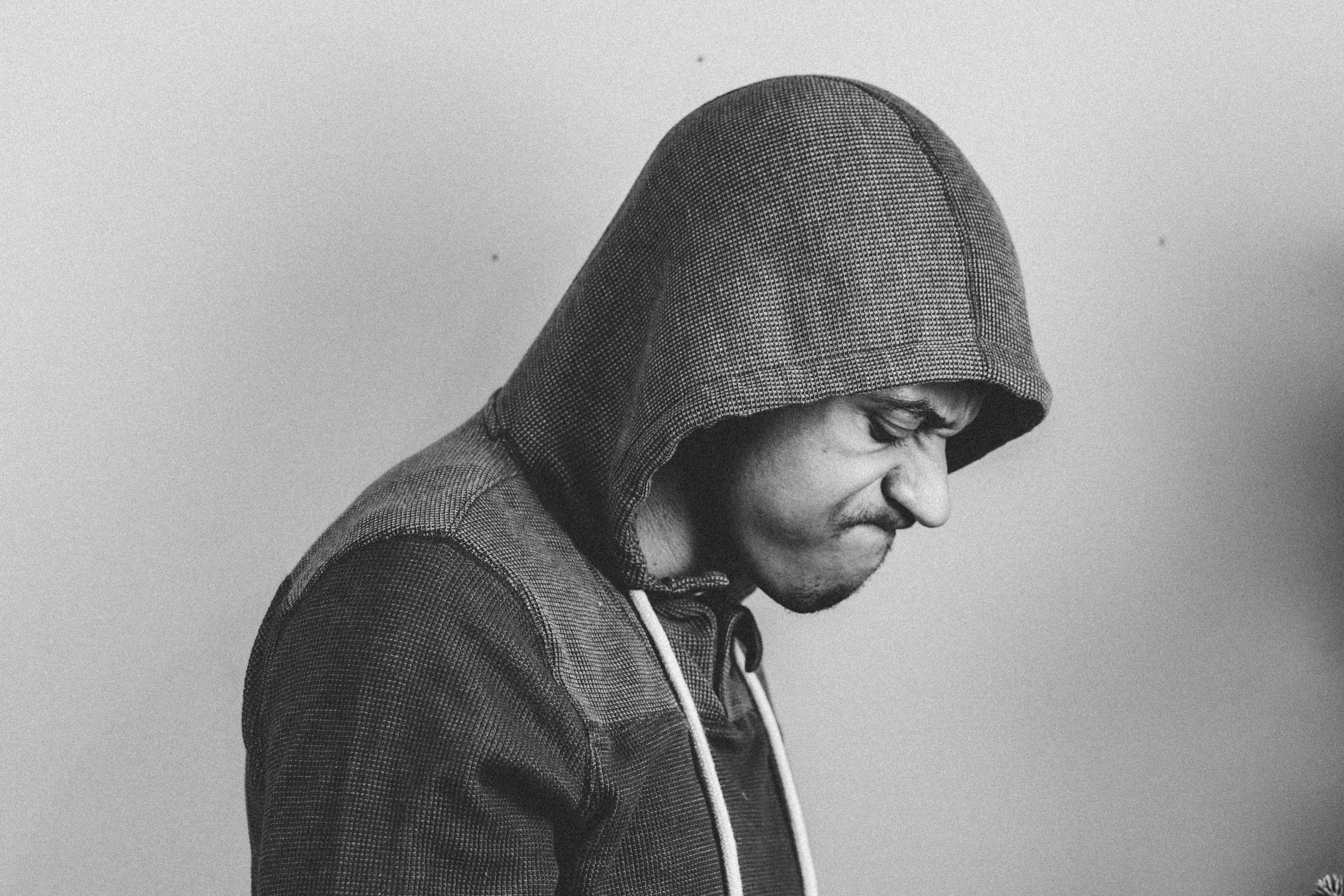 Profil latéral d'un homme en colère | Source : Pexels