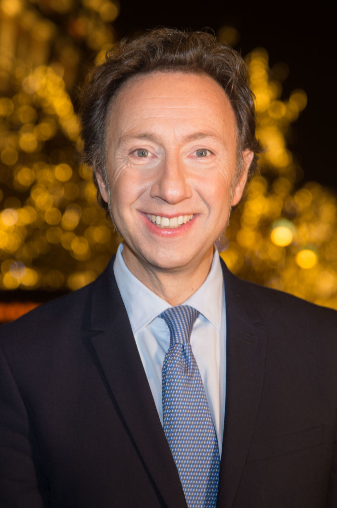Stéphane Bern assiste au lancement des illuminations de Noël par Stéphane Bern et le Comité Montaigne sur l'avenue Montaigne à Paris, le 17 novembre 2017, à Paris, en France I Source : Getty Images