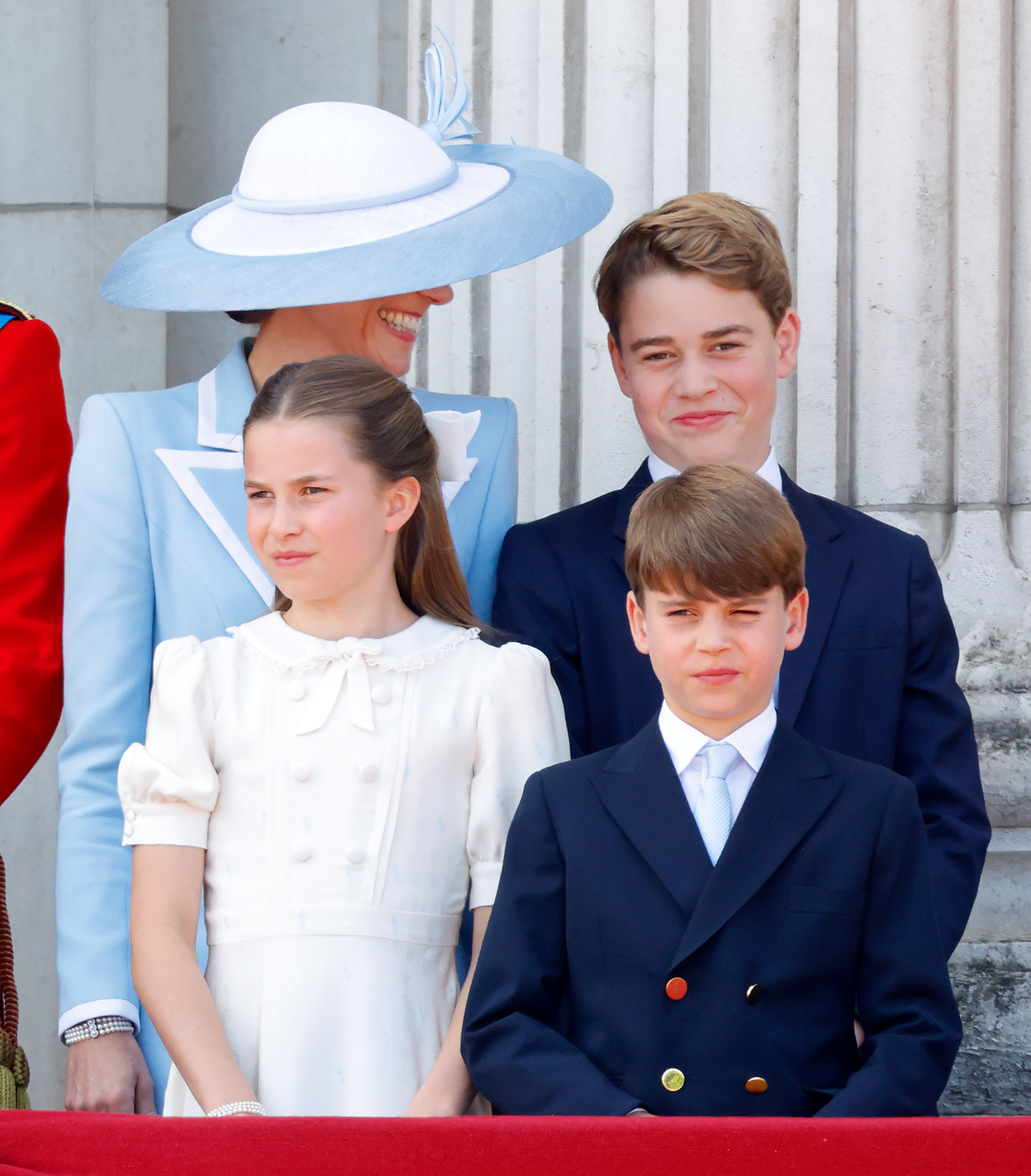 Catherine a rejoint Charlotte, George et Louis sur le balcon du palais de Buckingham lors de la cérémonie du « Trooping the Colour », le 13 juin 2026. Lors d'événements publics comme celui-ci, les enfants sont connus sous leurs titres royaux, mais à l'école, leurs camarades de classe les appellent d'une manière bien plus simple. | Source : Getty Images