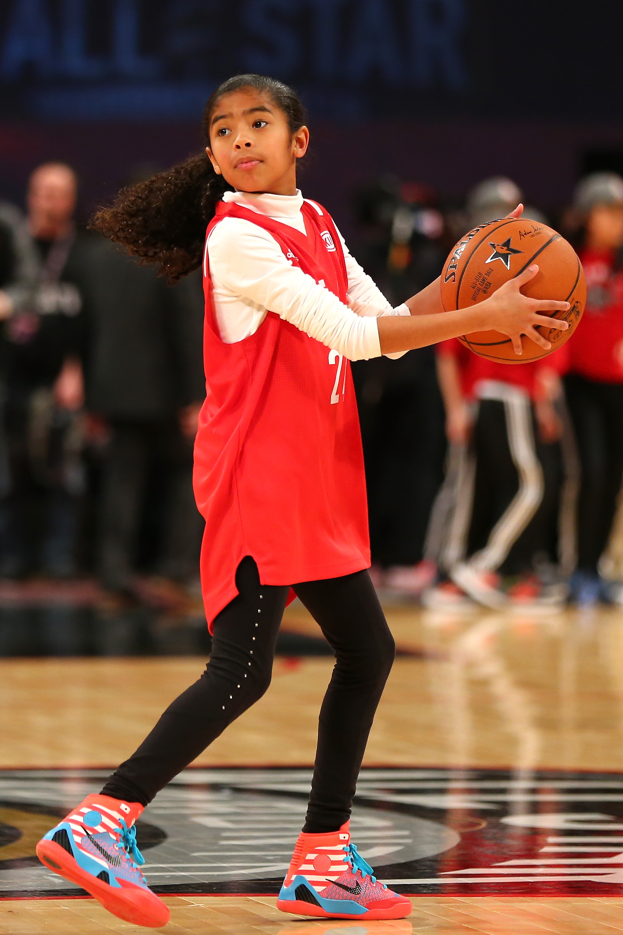 Gianna Bryant pendant les échauffements avant le NBA All-Star Game 2016, le 14 février à Toronto, au Canada. | Source : Getty Images