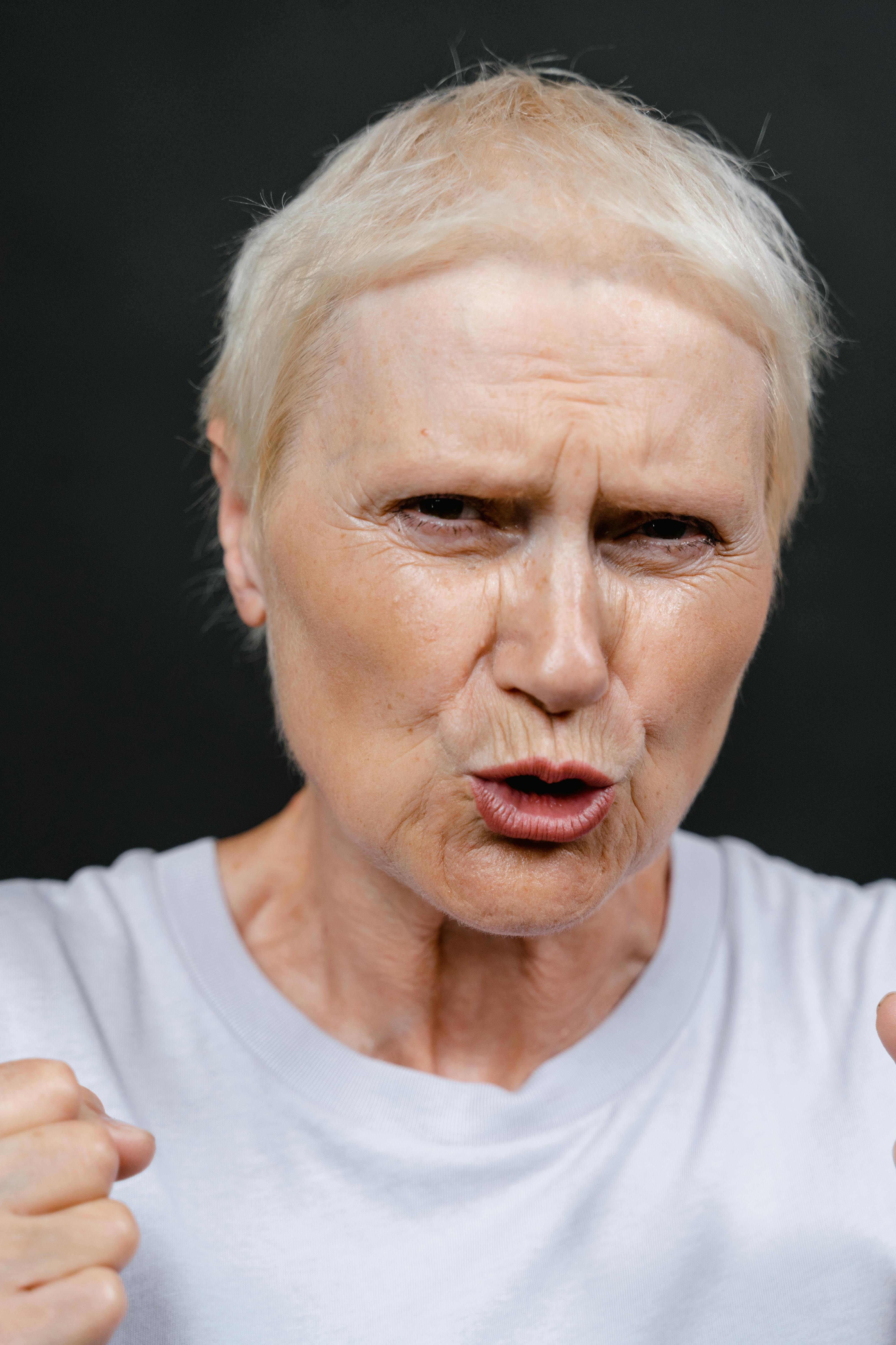 Une femme âgée en colère | Source : Pexels