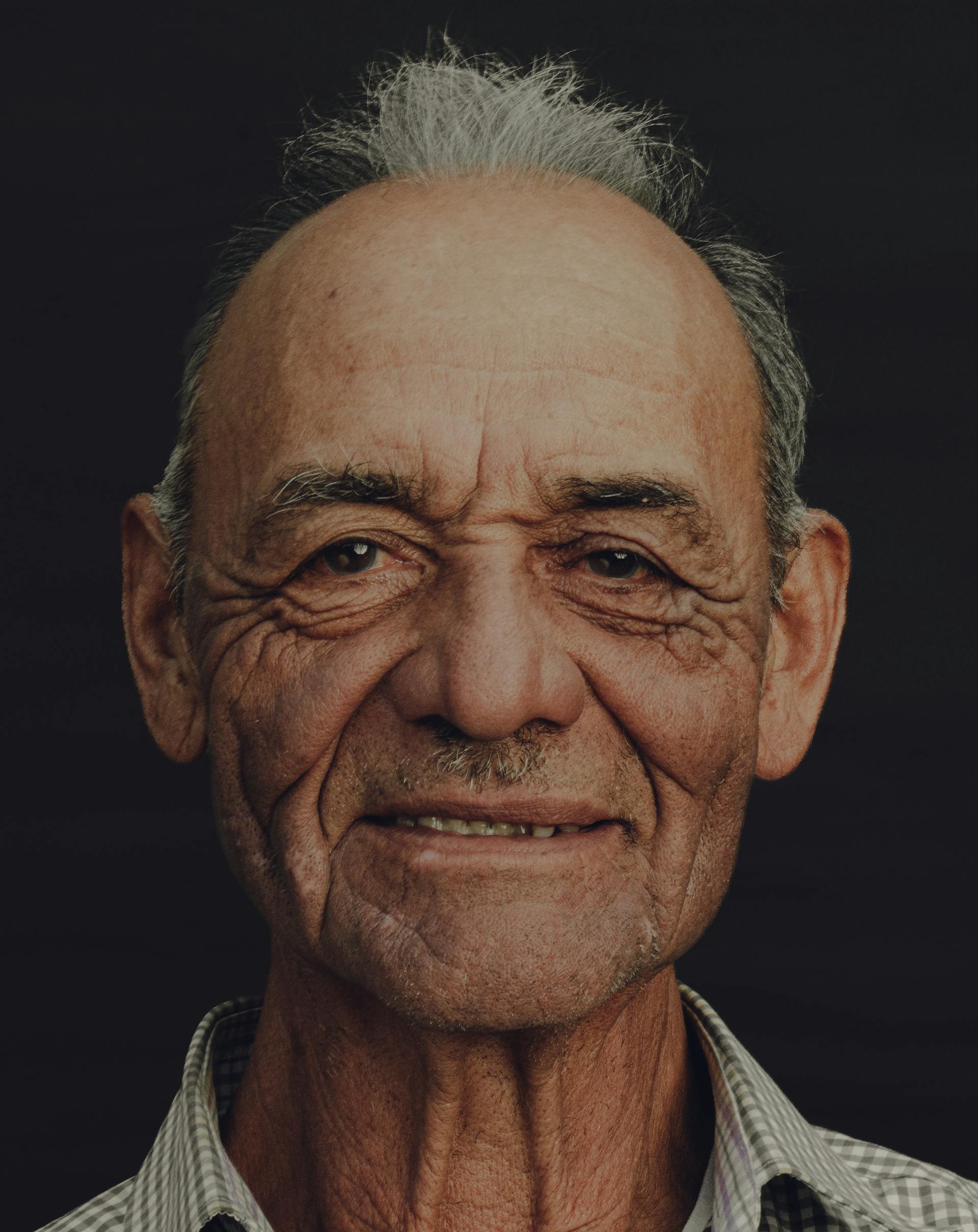 Un homme âgé souriant | Source : Pexels