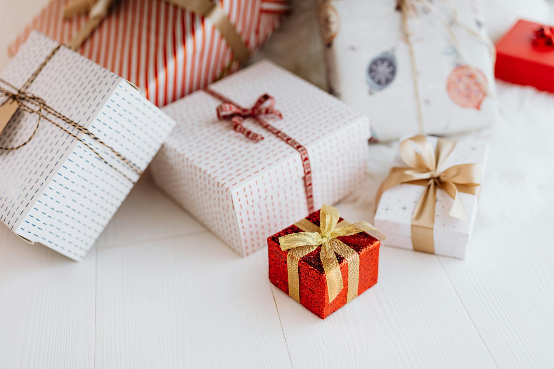 Une pile de cadeaux | Source : Pexels