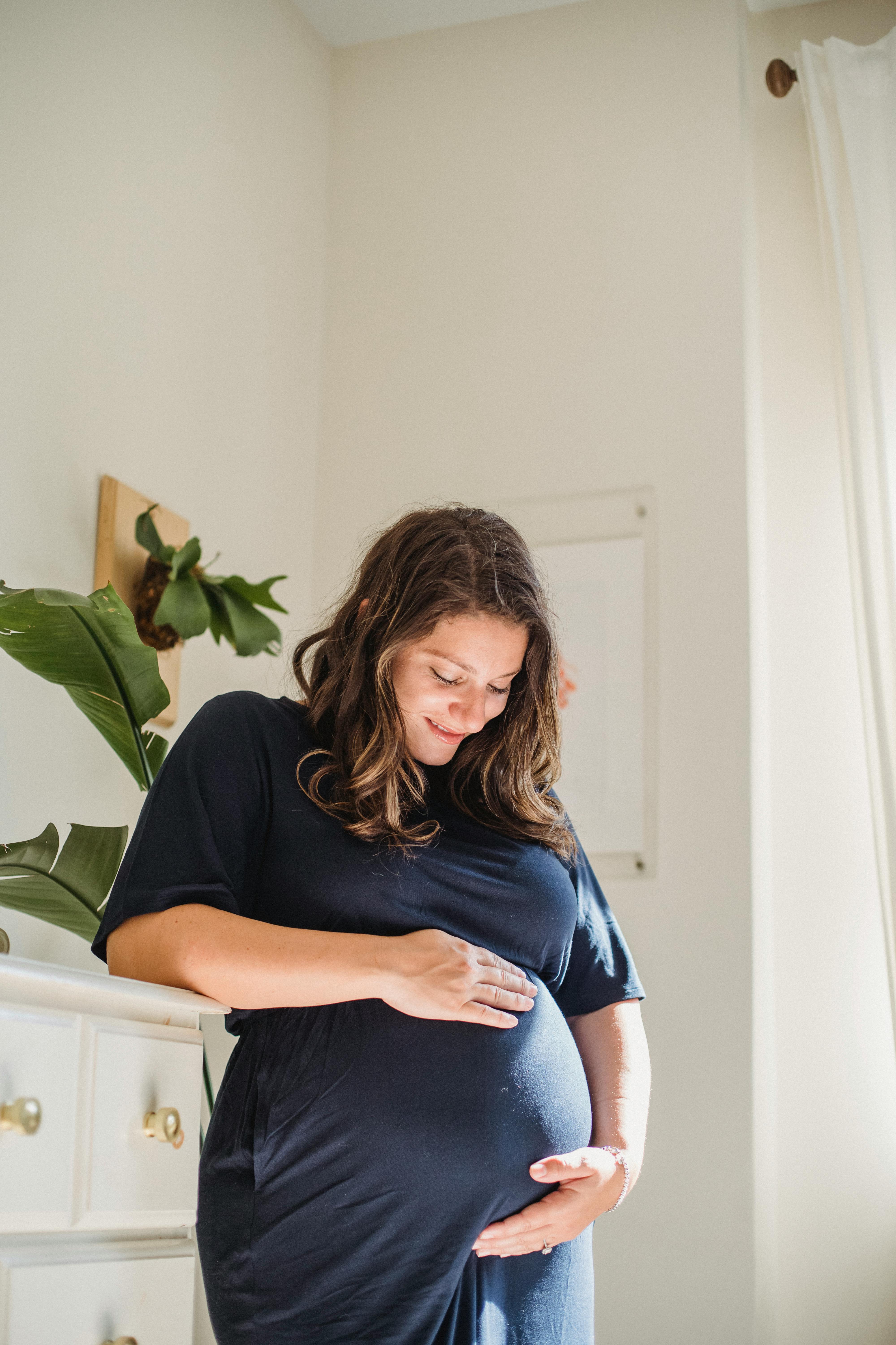 Une femme enceinte heureuse | Source : Pexels