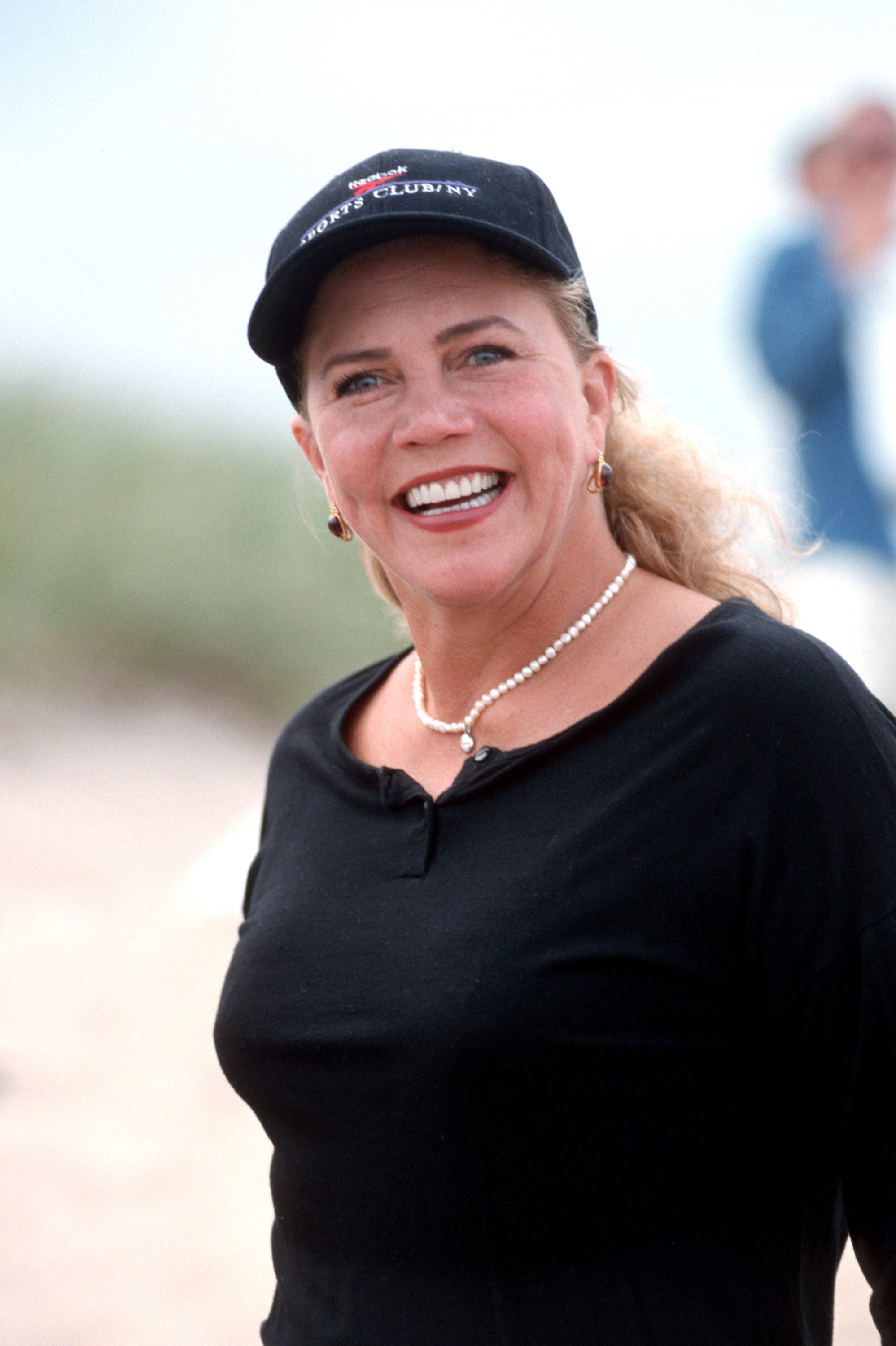 Kathleen Turner lors de la soirée Dishes Benefit for AIDS Programs, le 10 juillet 1999, à Amagansett, New York. | Source : Getty Images