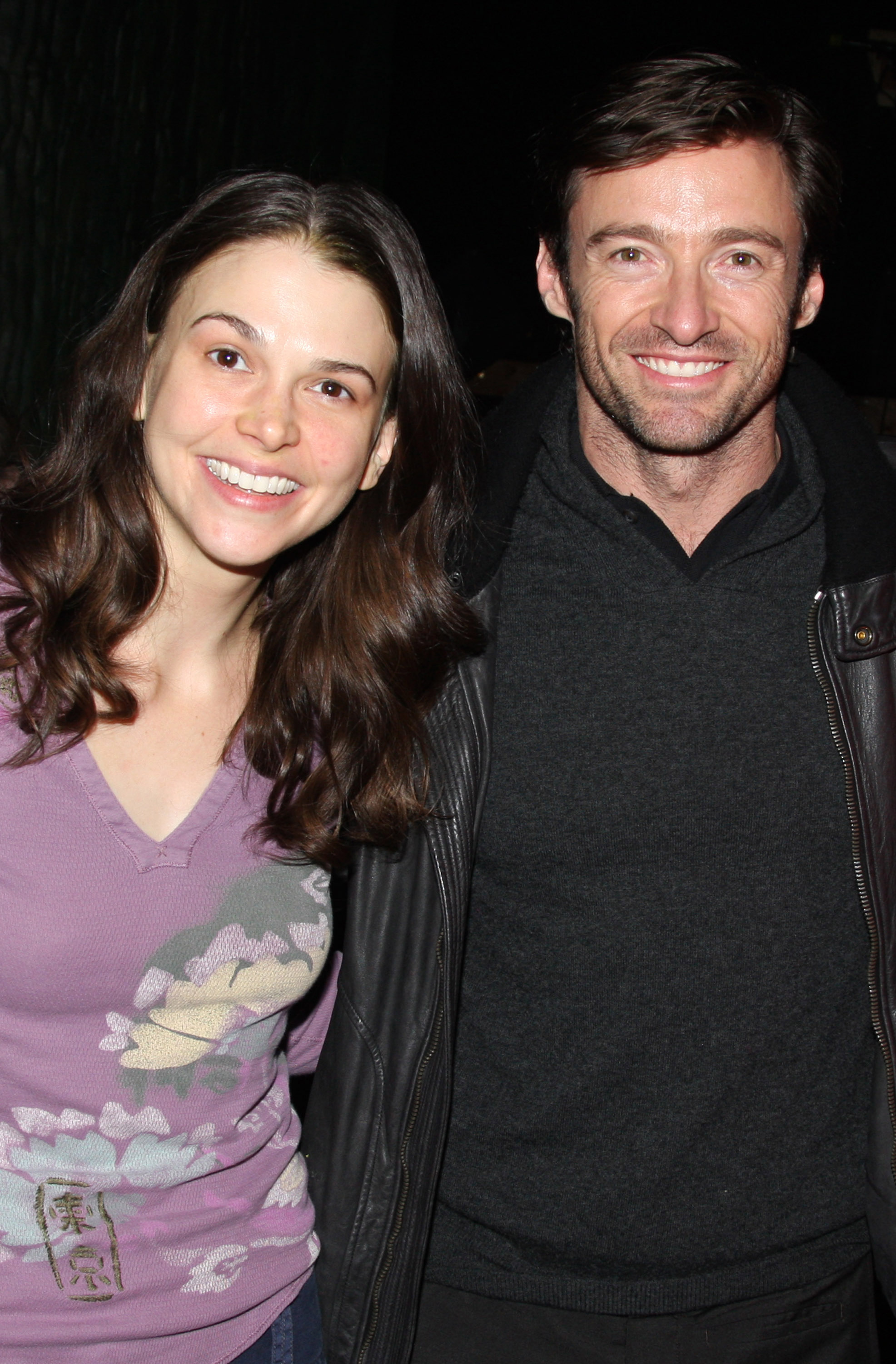 Sutton Foster et Hugh Jackman dans les coulisses de « Shrek » à Broadway, le 20 décembre 2008, à New York. | Source : Getty Images