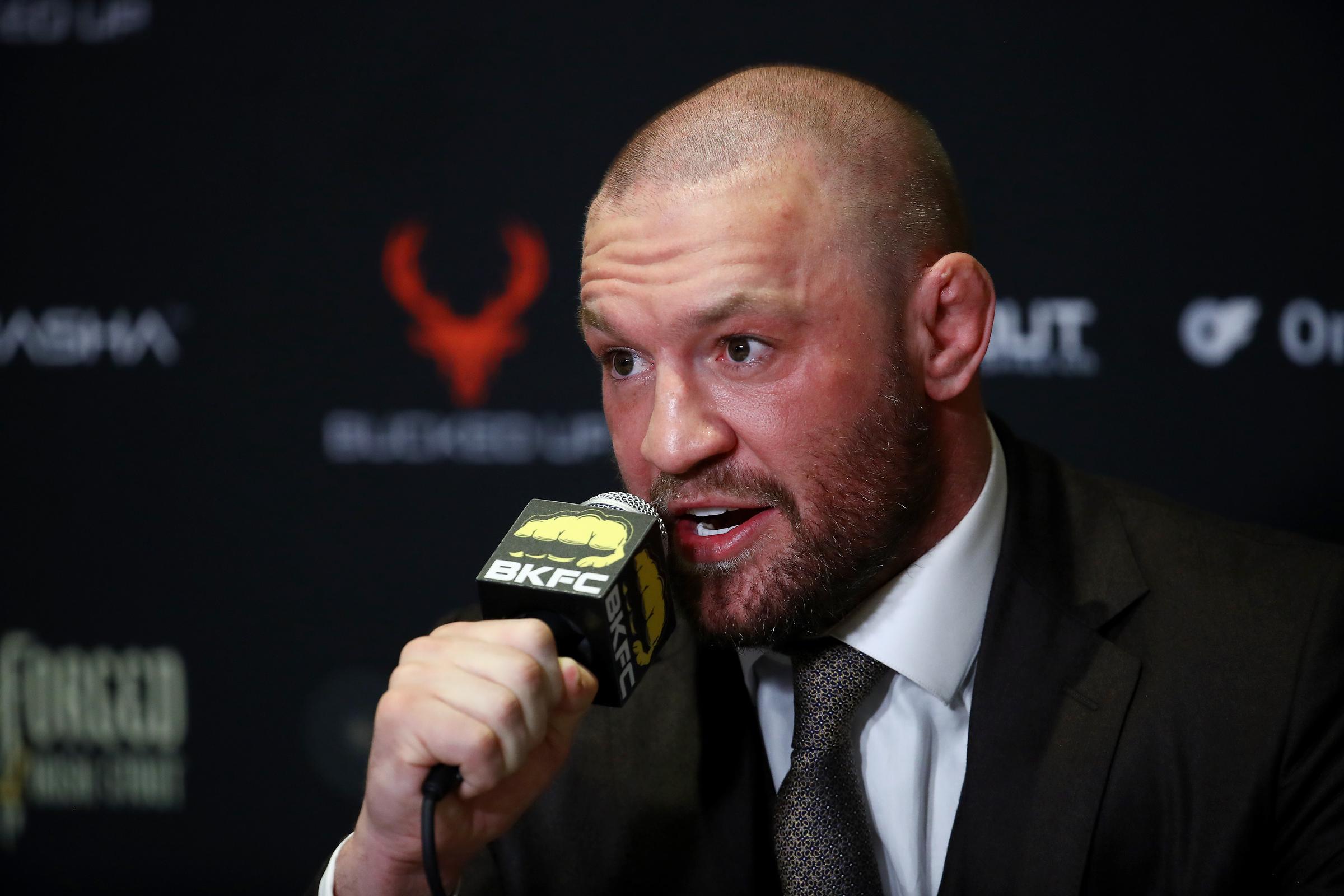 Conor McGregor s'entretient avec les médias après le BKFC 70 Hollywood au Hard Rock Live du Seminole Hard Rock Hotel & Casino, le 27 mars 2025 à Hollywood, en Floride. | Source : Getty Images