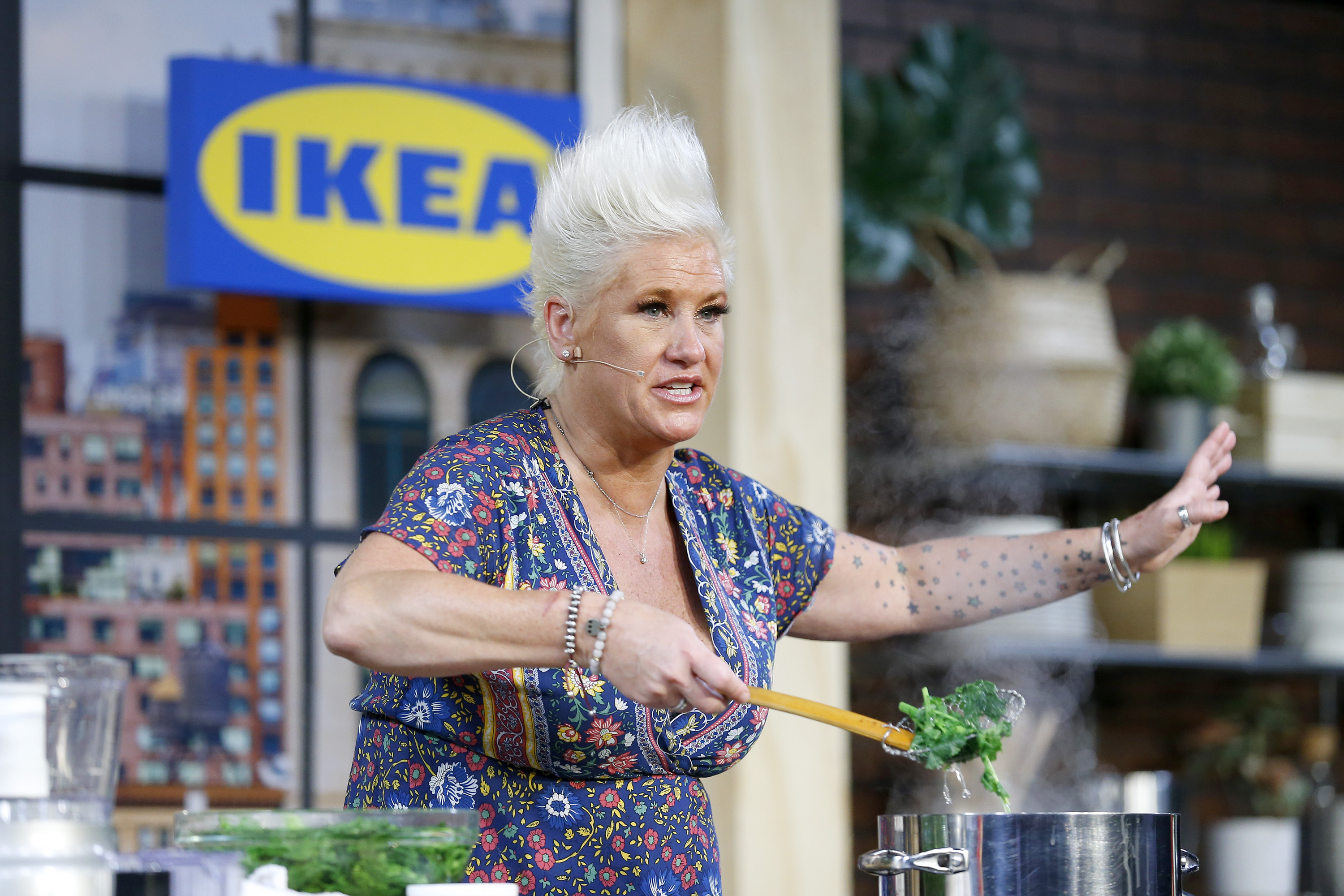 La chef Anne Burrell dirige une démonstration culinaire lors de la grande dégustation du New York City Wine & Food Festival, le 13 octobre 2019 | Source : Getty Images