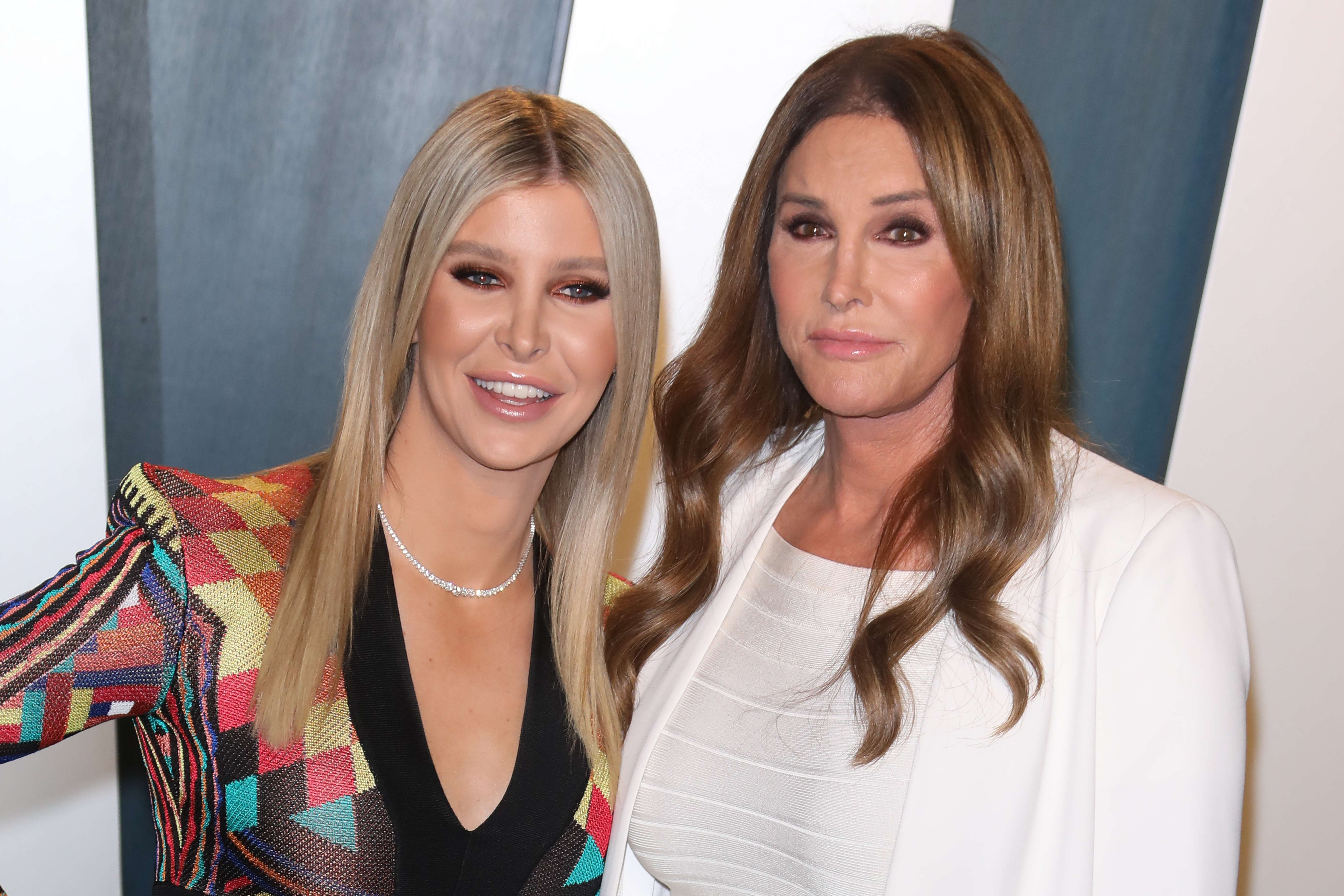 Sophia Hutchins et Caitlyn Jenner à la soirée des Oscars de Vanity Fair à Beverly Hills, en Californie, le 9 février 2020. | Source : Getty Images