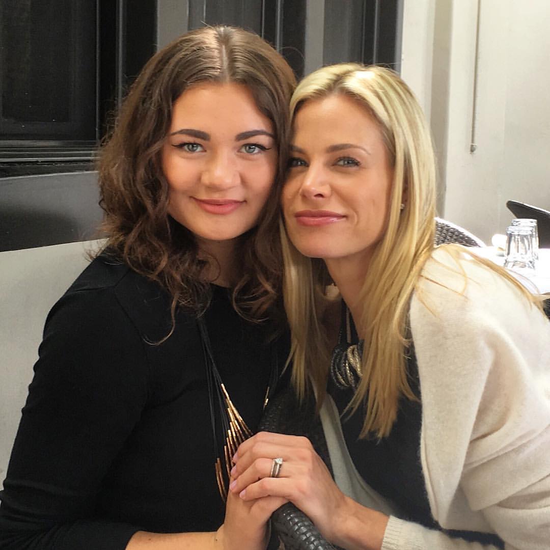 Brooke Burns et Madison McMahon d'après un post daté du 13 mars 2016 | Source : Instagram/brookeburns22