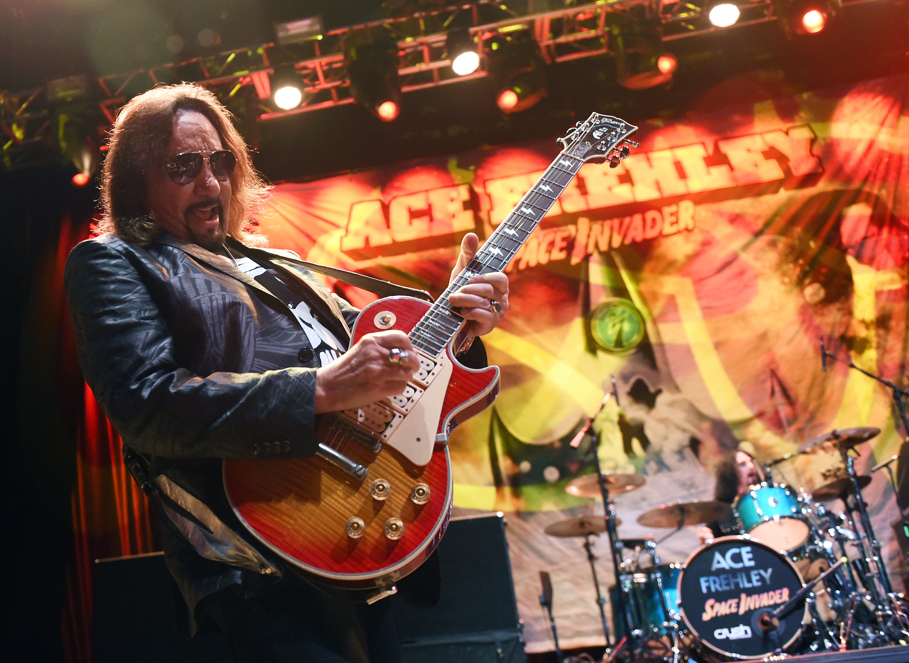 L'artiste Ace Frehley se produit au Brooklyn Bowl Las Vegas, situé dans la promenade The LINQ, le 6 mars 2016 à Las Vegas, dans le Nevada. (Photo par Ethan Miller) I Source : Getty Images