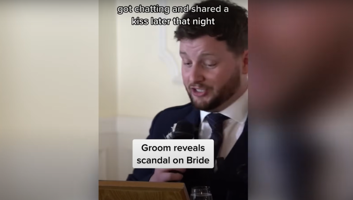 Le marié Ian Young prononçant son discours de mariage | Source : YouTube / Daily Record