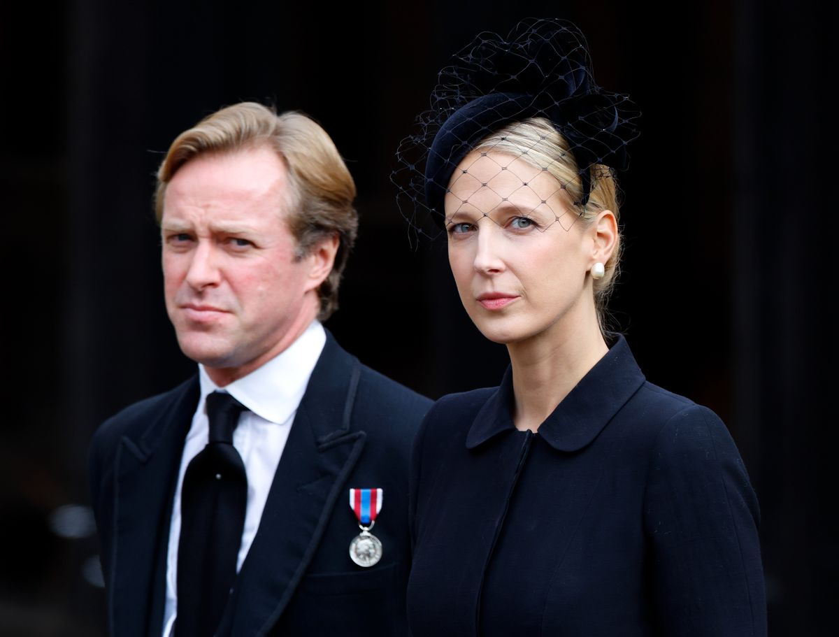 Thomas Kingston et Lady Gabriella Kingston assistent à la cérémonie d'inhumation de la reine Élisabeth II à la chapelle Saint-Georges du château de Windsor, le 19 septembre 2022. | Source : Getty Images