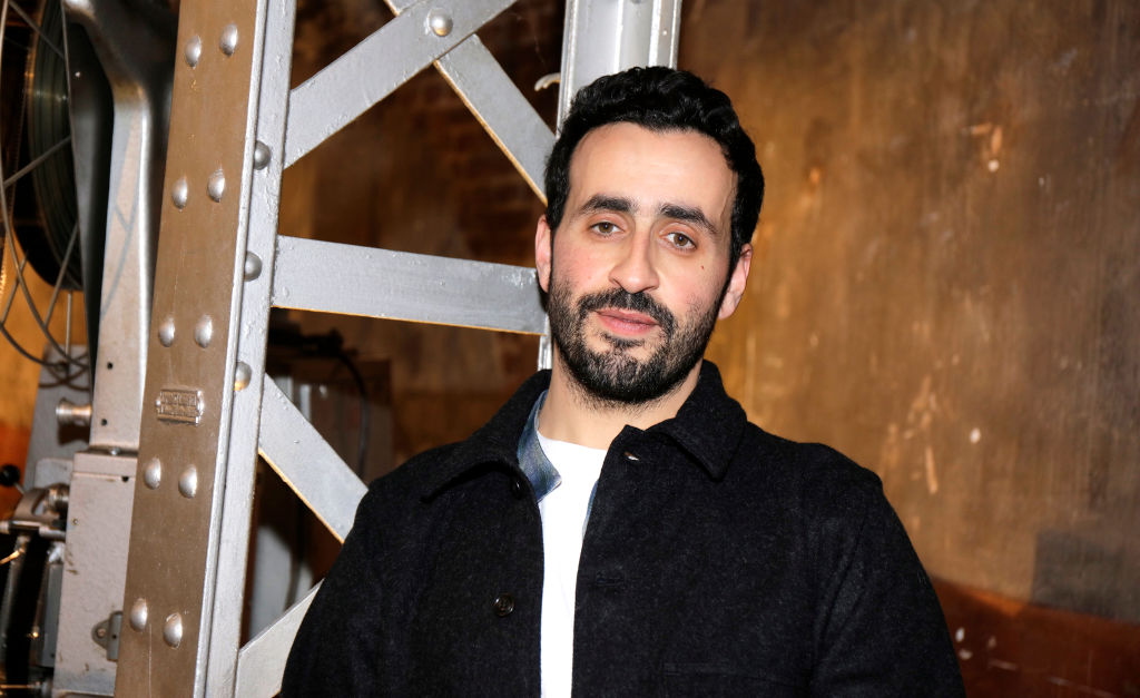 PARIS, FRANCE - 04/08/2019 : L'acteur Jonathan Cohen pose lors d'une séance de portrait à Paris, France, le 04/08/2019. (Photo par Eric Fougere/Corbis via Getty Images)