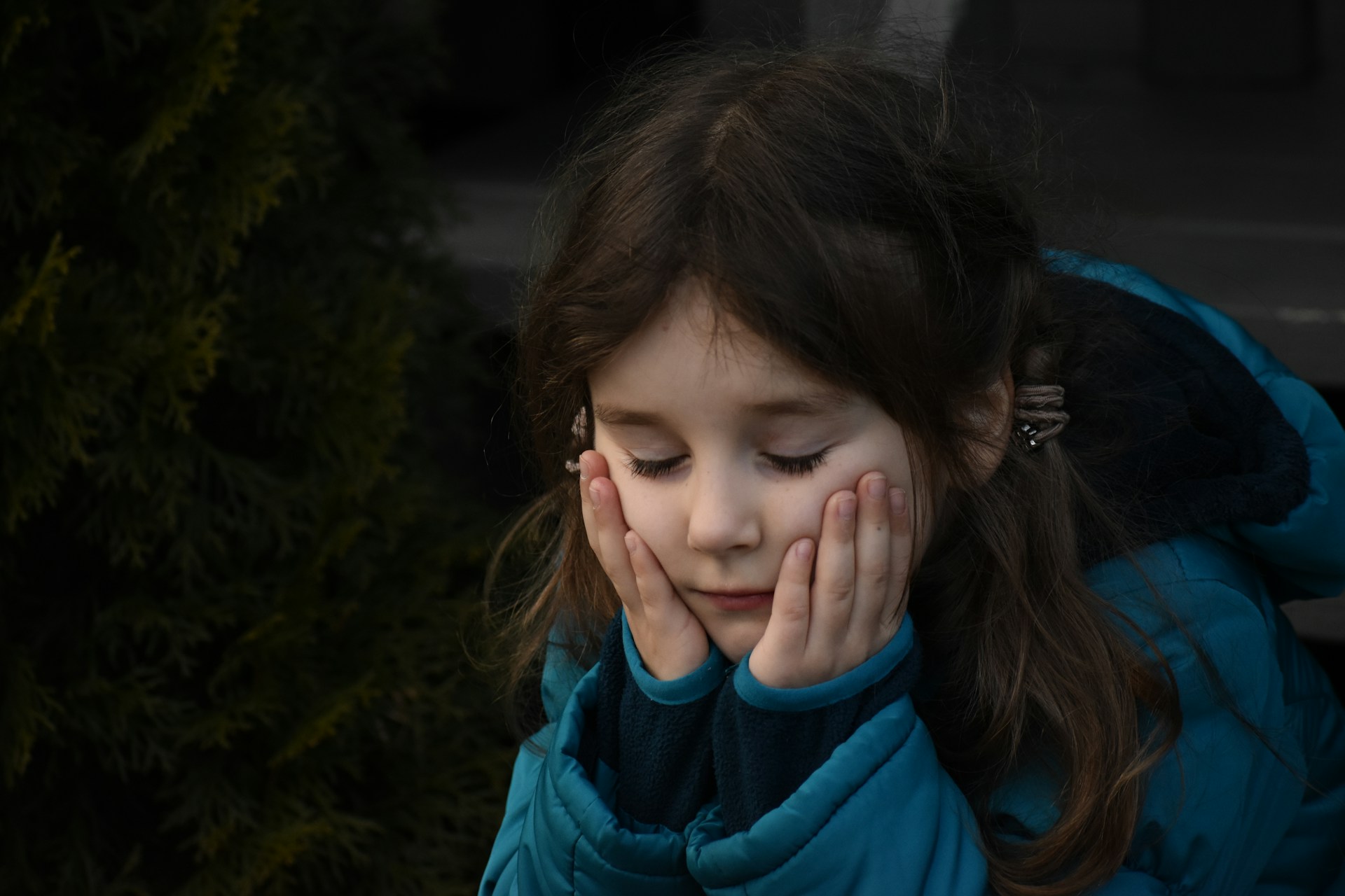 Une jeune fille triste | Source : Unsplash