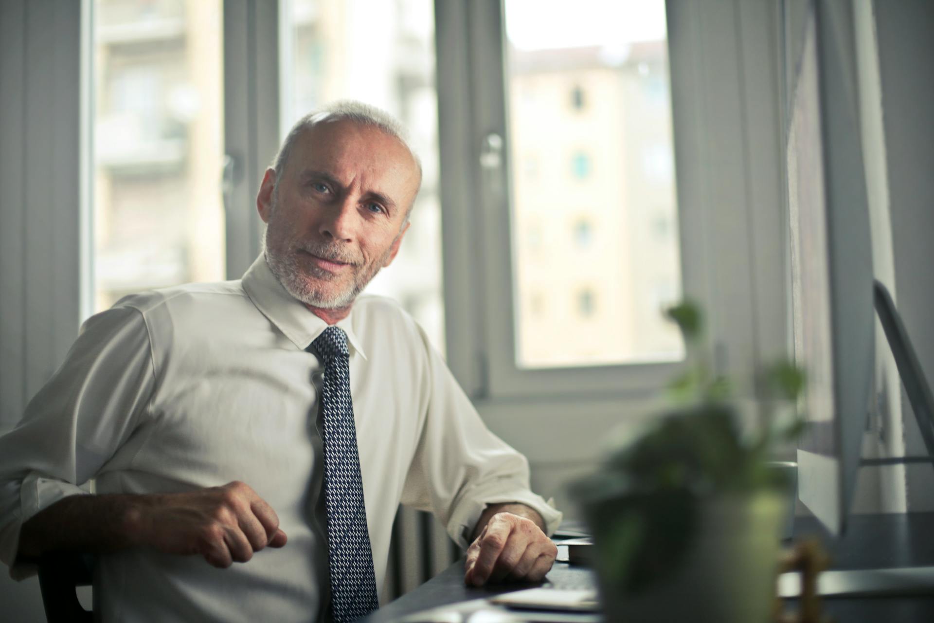 Homme âgé ayant l'air sérieux | Source : Pexels