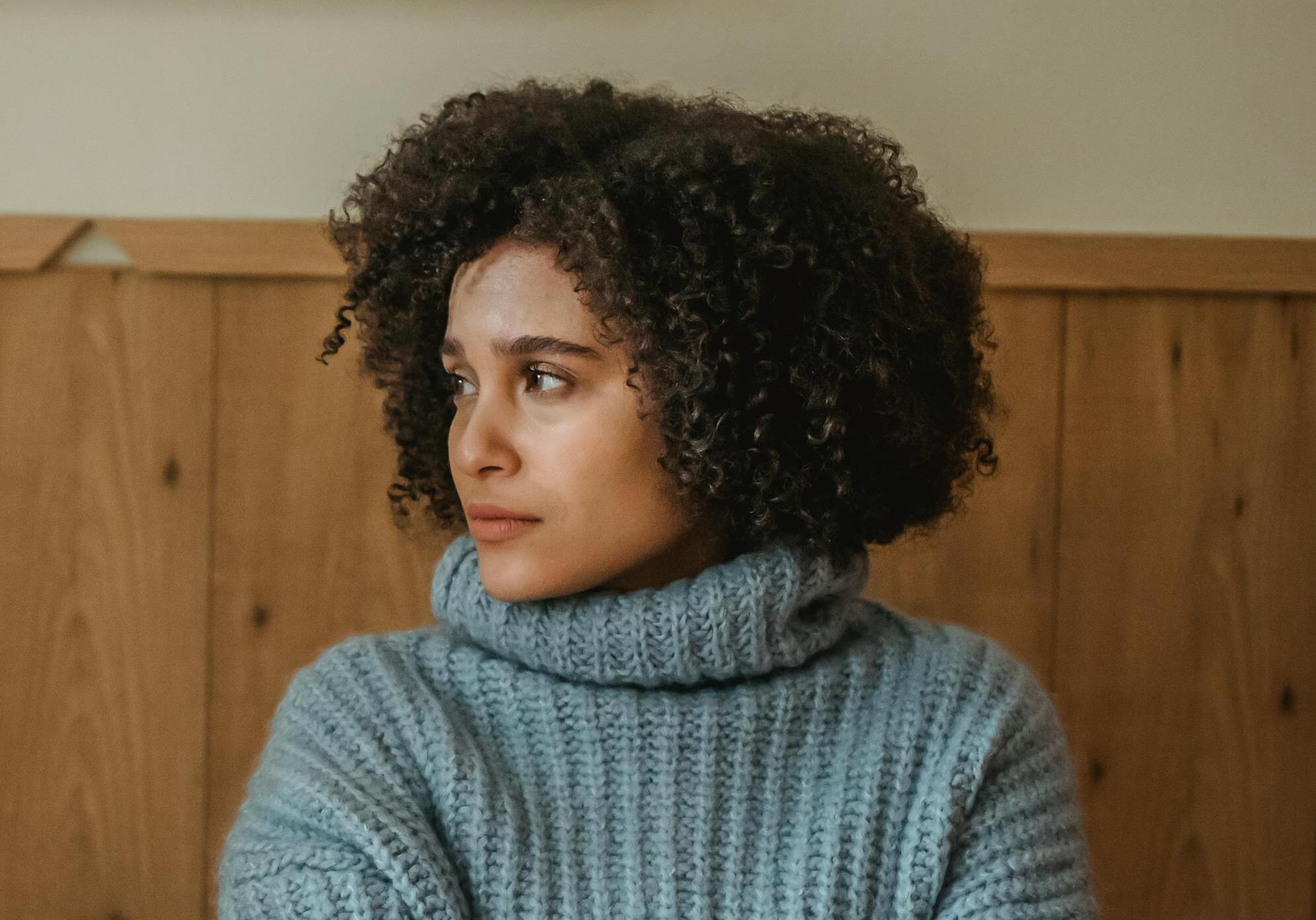 Une femme sérieuse | Source : Pexels
