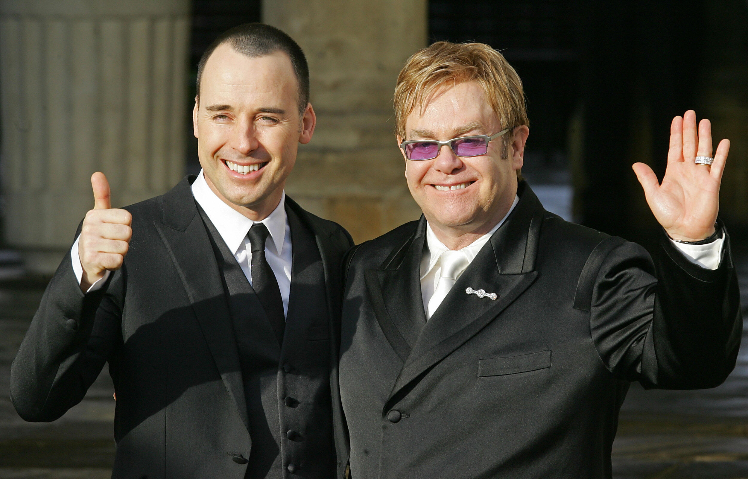 Sir Elton John et David Furnish à Londres en 2001 | Source : Getty Images
