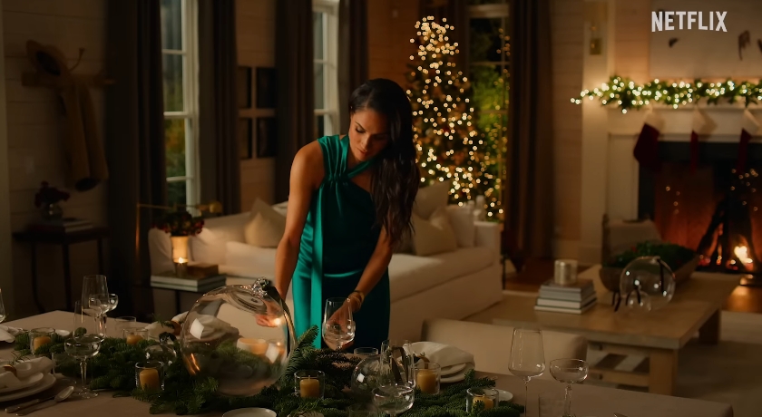 Meghan Markle portant la robe Galvan « Ushuaia » à 1 300 £ dans une vidéo datée du 19 novembre 2025. | Source : YouTube/Netflix